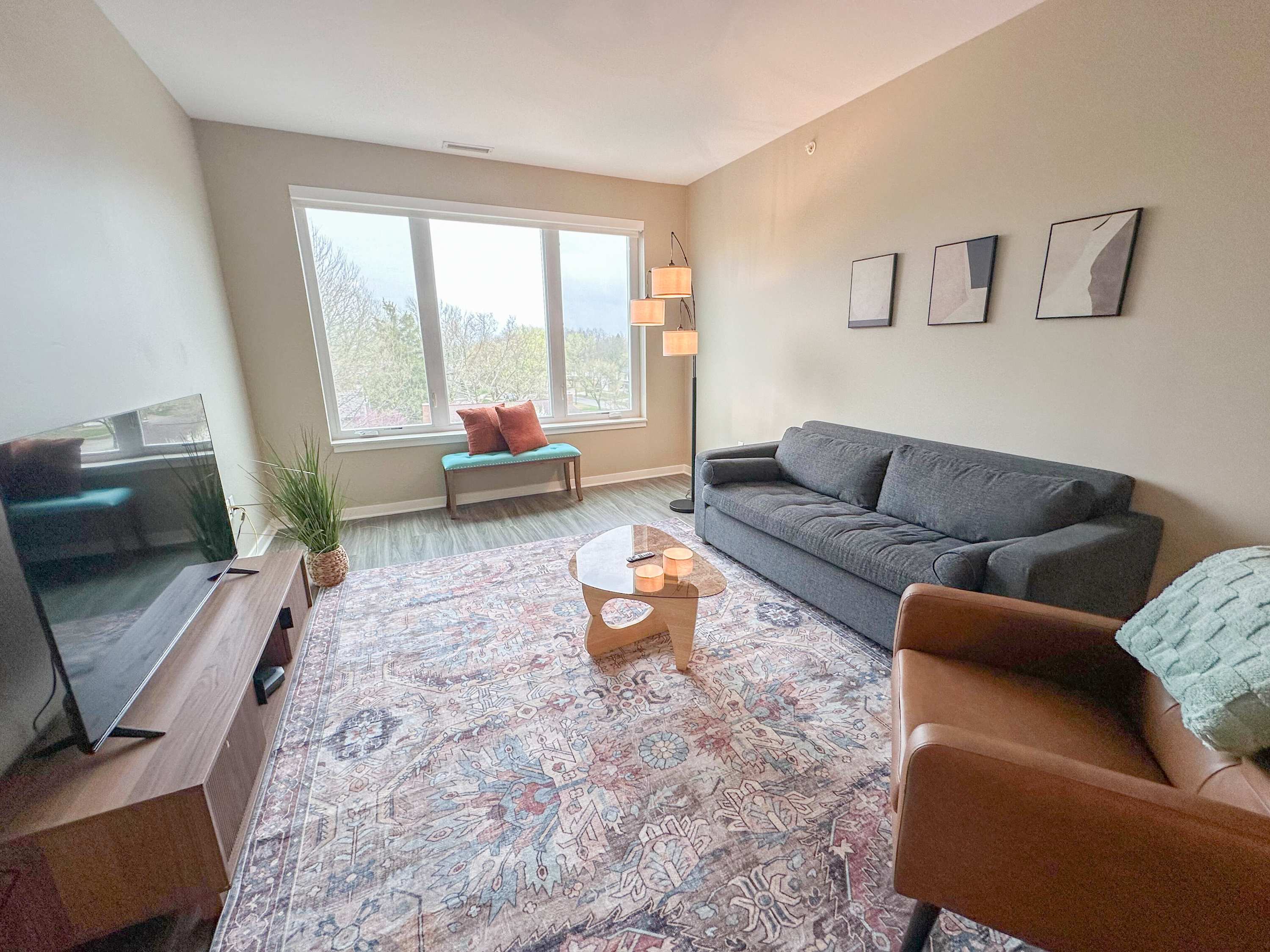 Stylish 2BR Condo near Downtown & U of M