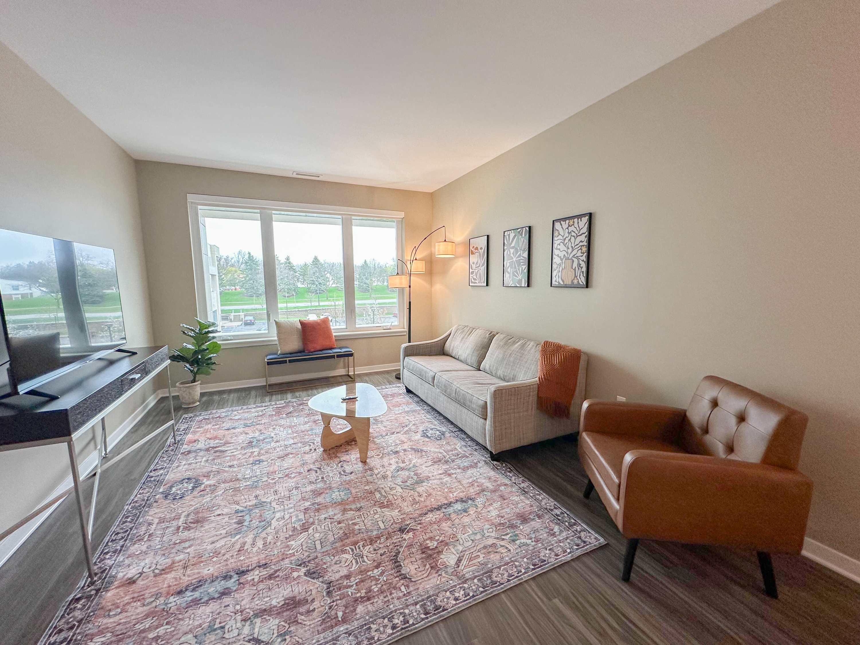 Stylish 2BR Condo near Downtown & U of M