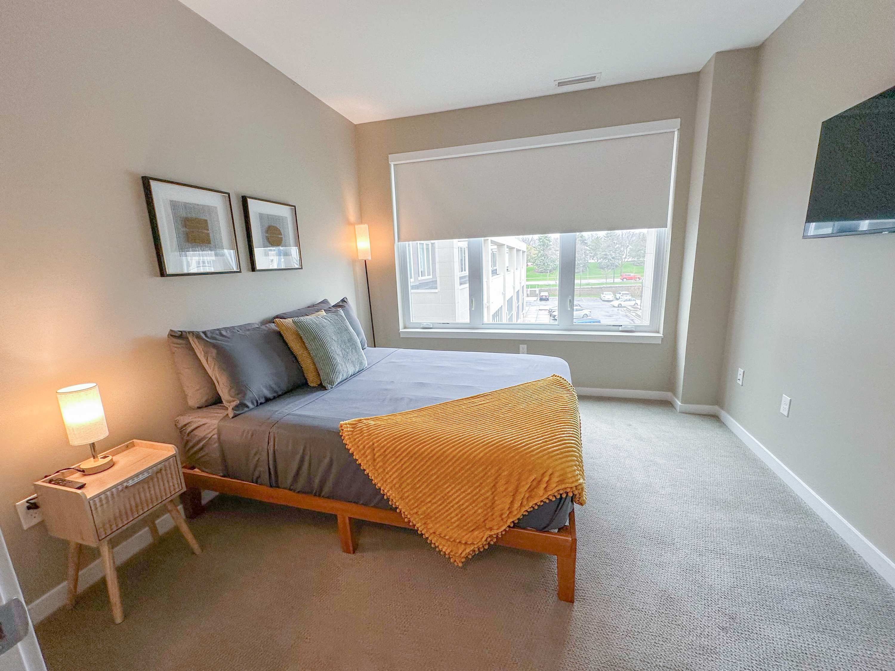 Stylish 2BR Condo near Downtown & U of M