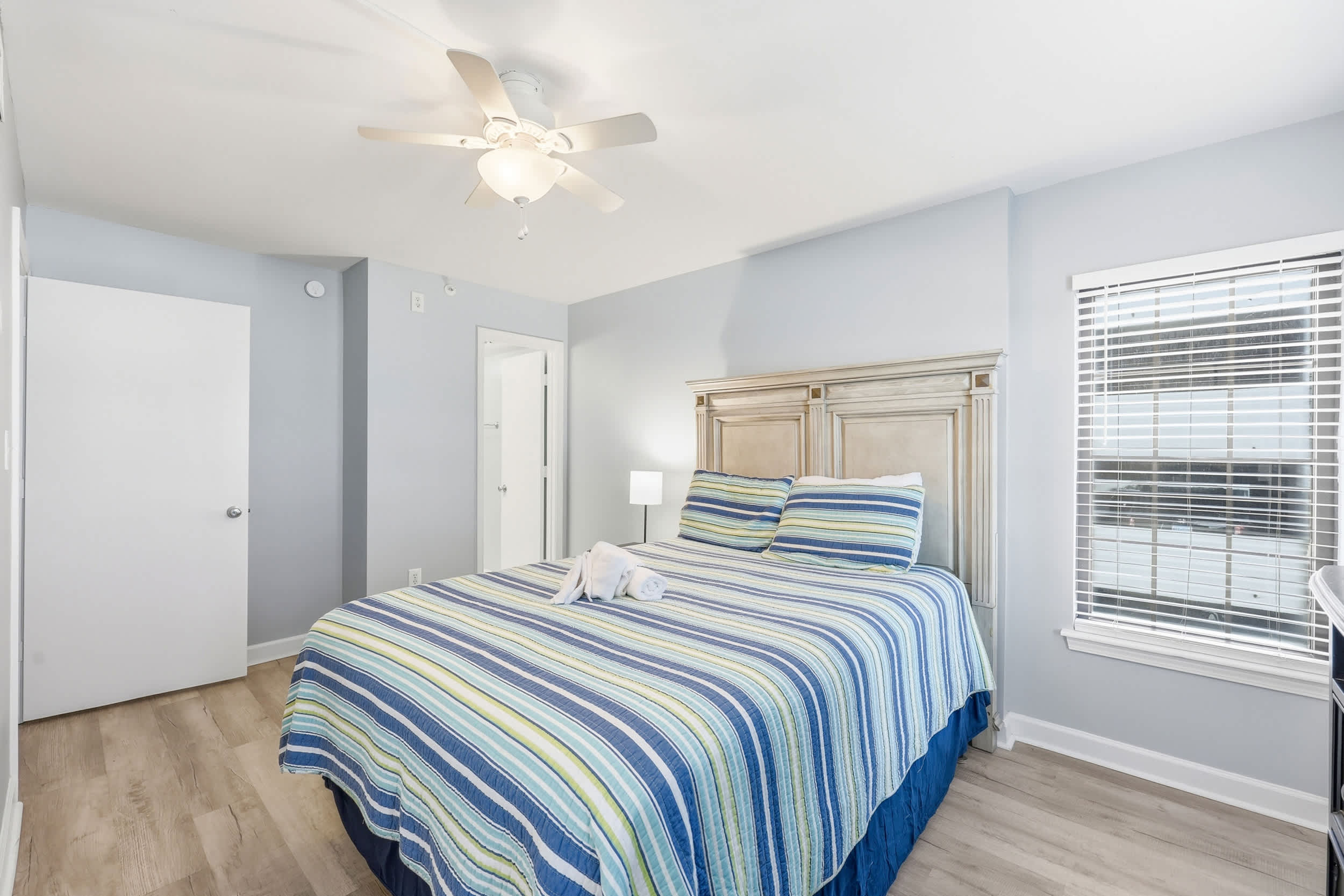 Sandy Bits Oceanfront Premium Condo with Pool 