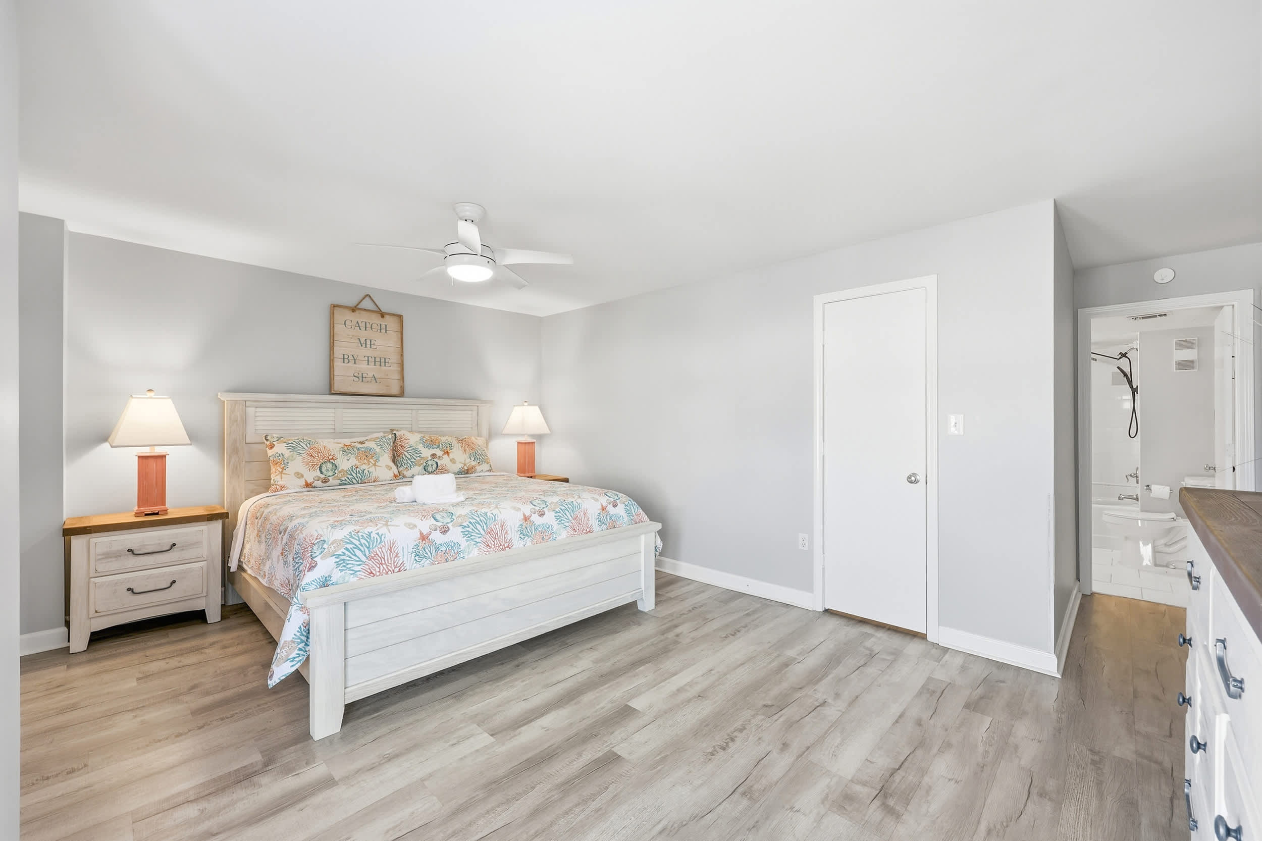 Sandy Bits Oceanfront Premium Condo with Pool 