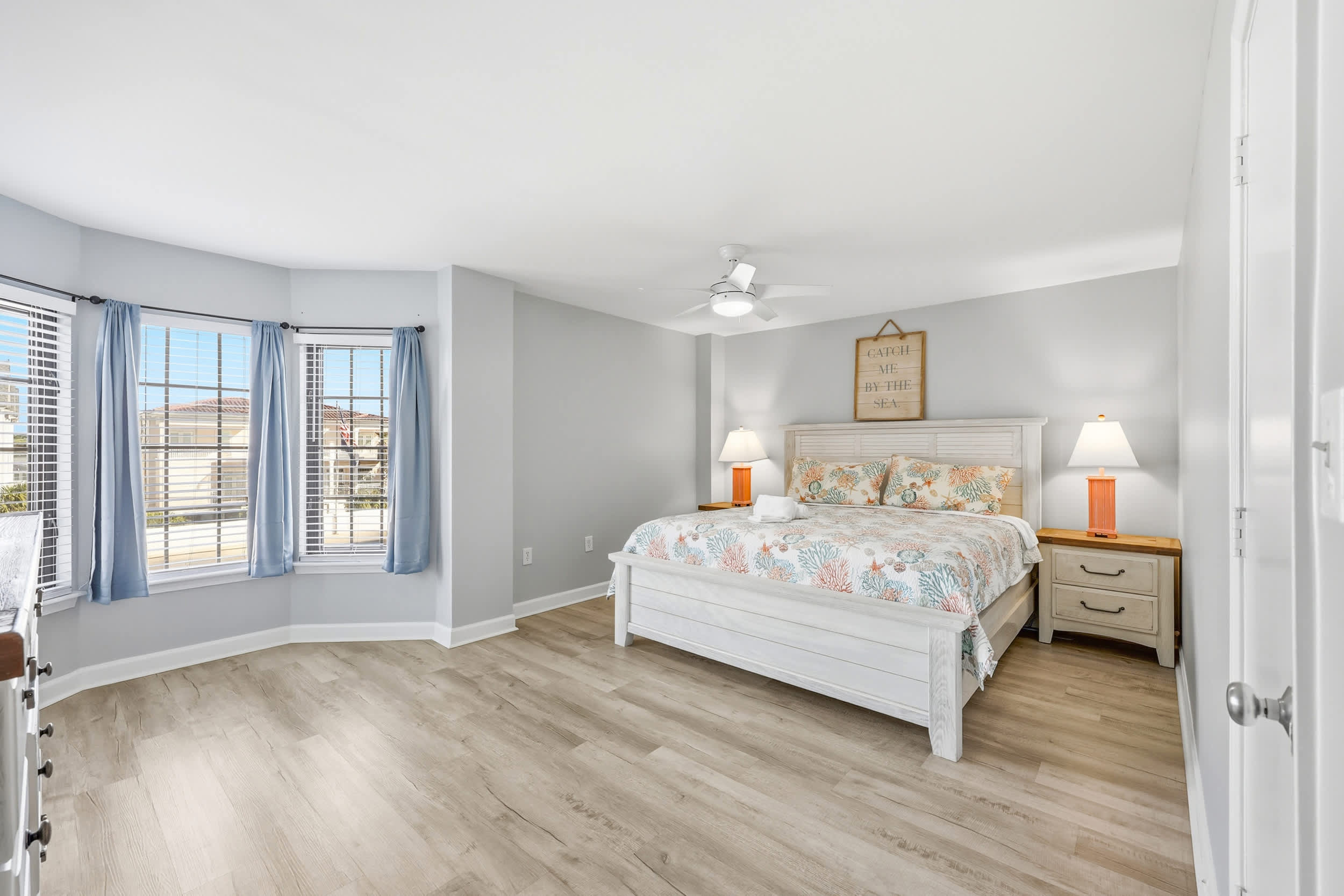 Sandy Bits Oceanfront Premium Condo with Pool 