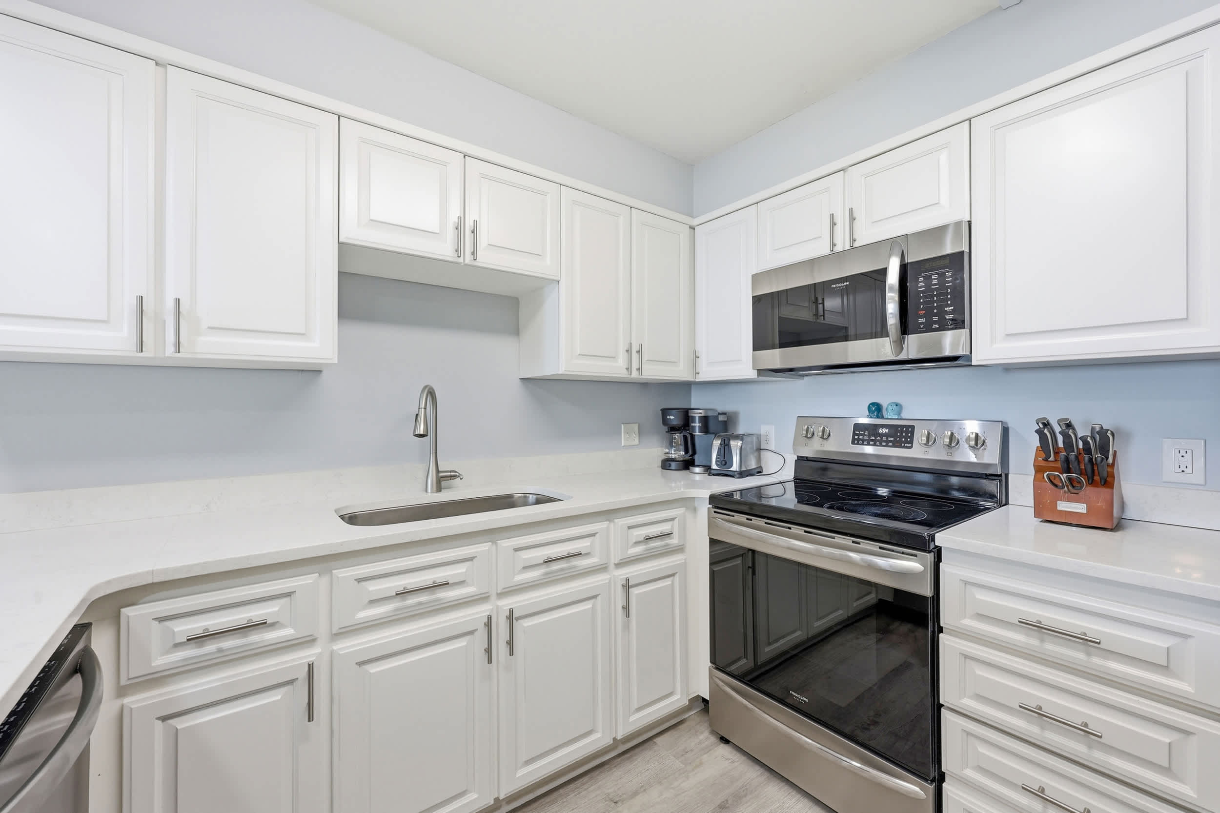 Sandy Bits Oceanfront Premium Condo with Pool 