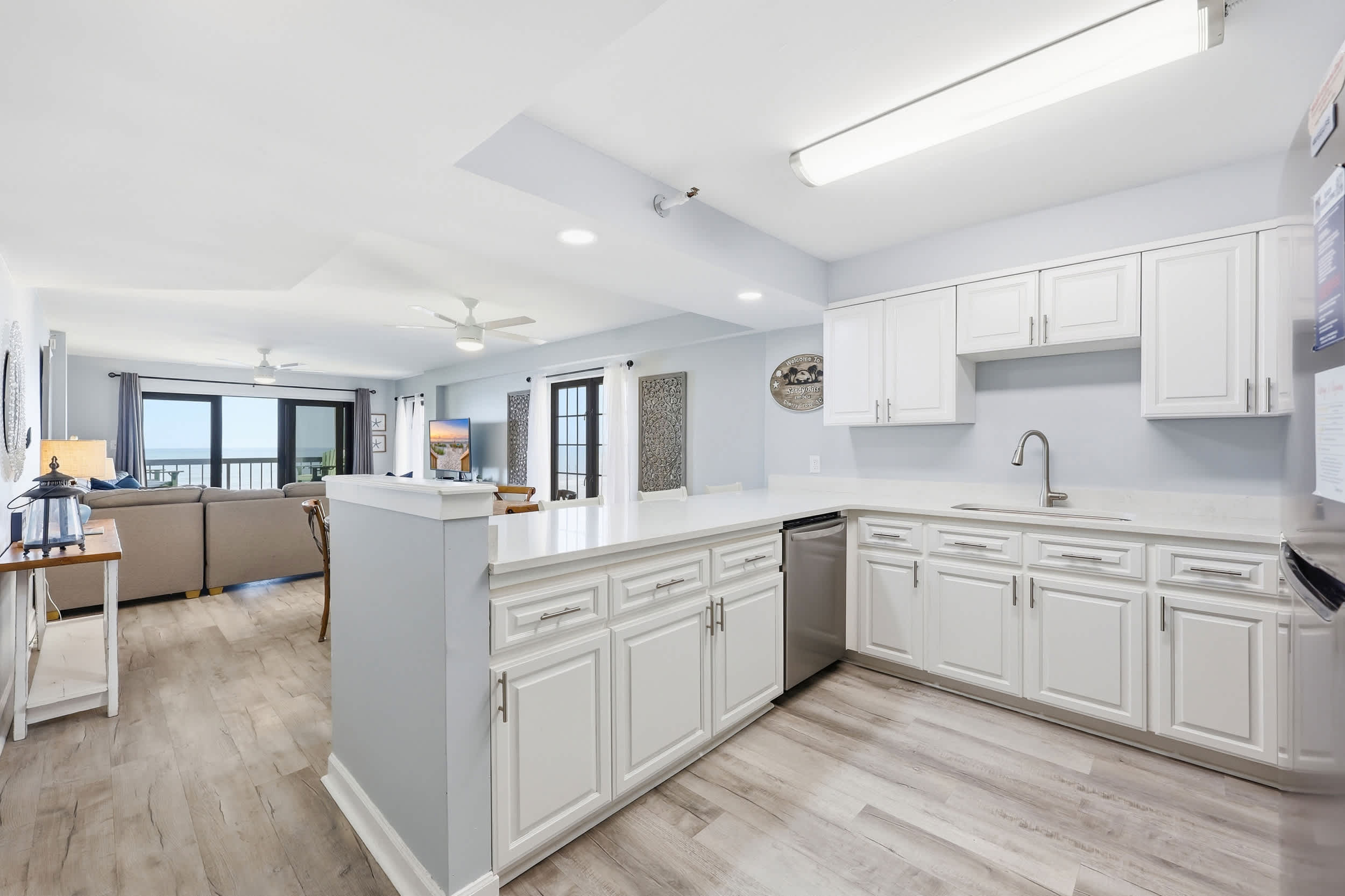 Sandy Bits Oceanfront Premium Condo with Pool 