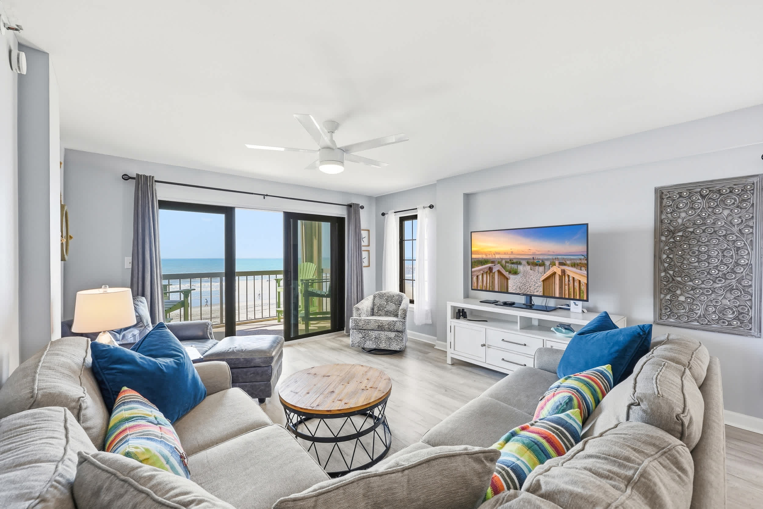 Sandy Bits Oceanfront Premium Condo with Pool