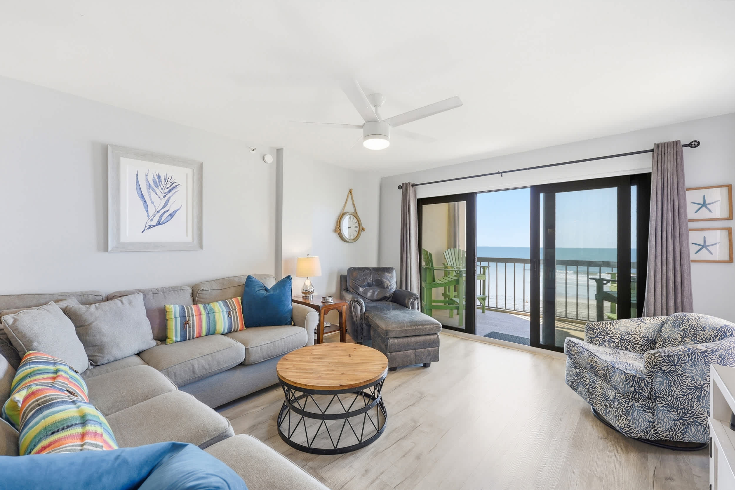 Sandy Bits Oceanfront Premium Condo with Pool 