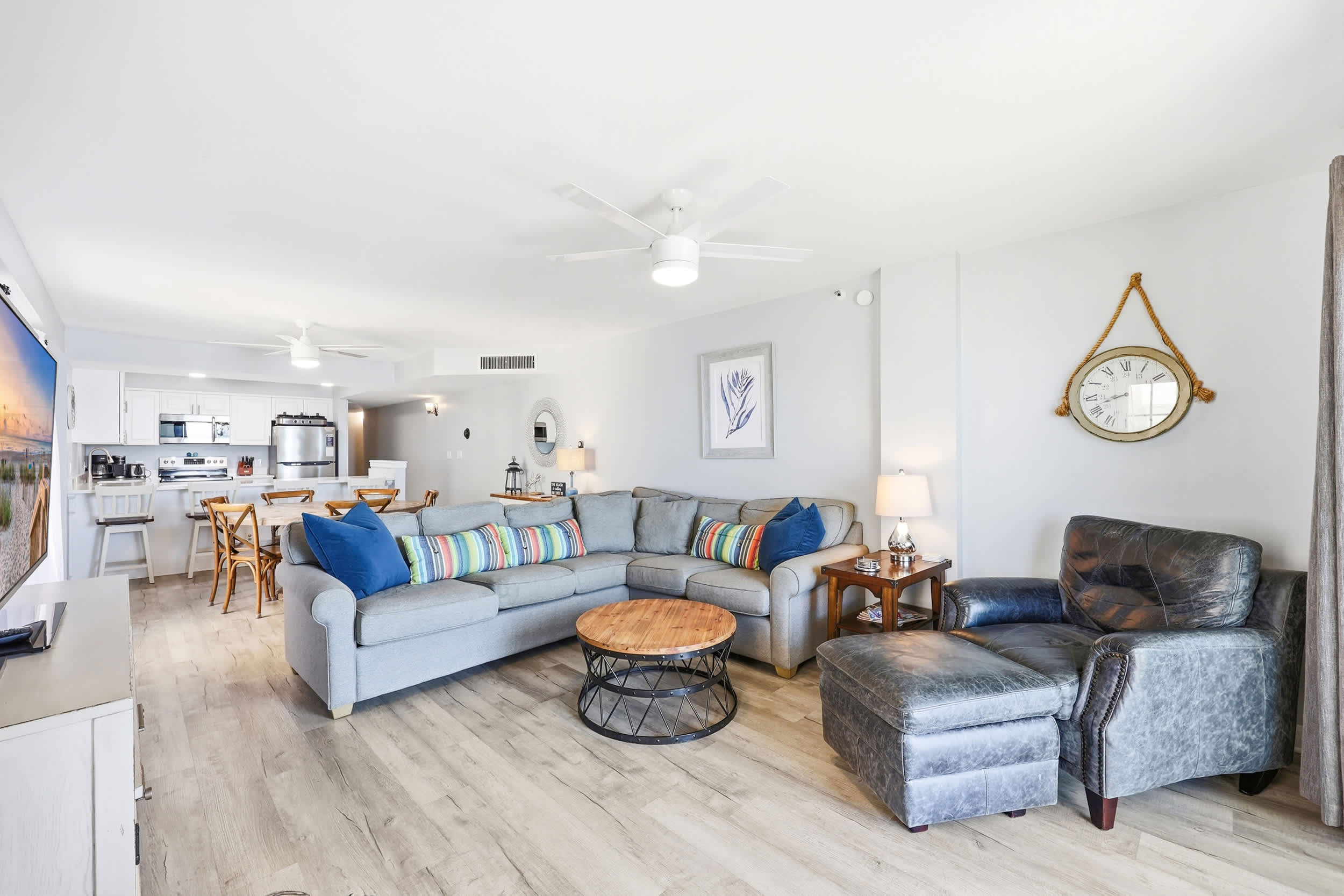 Sandy Bits Oceanfront Premium Condo with Pool 