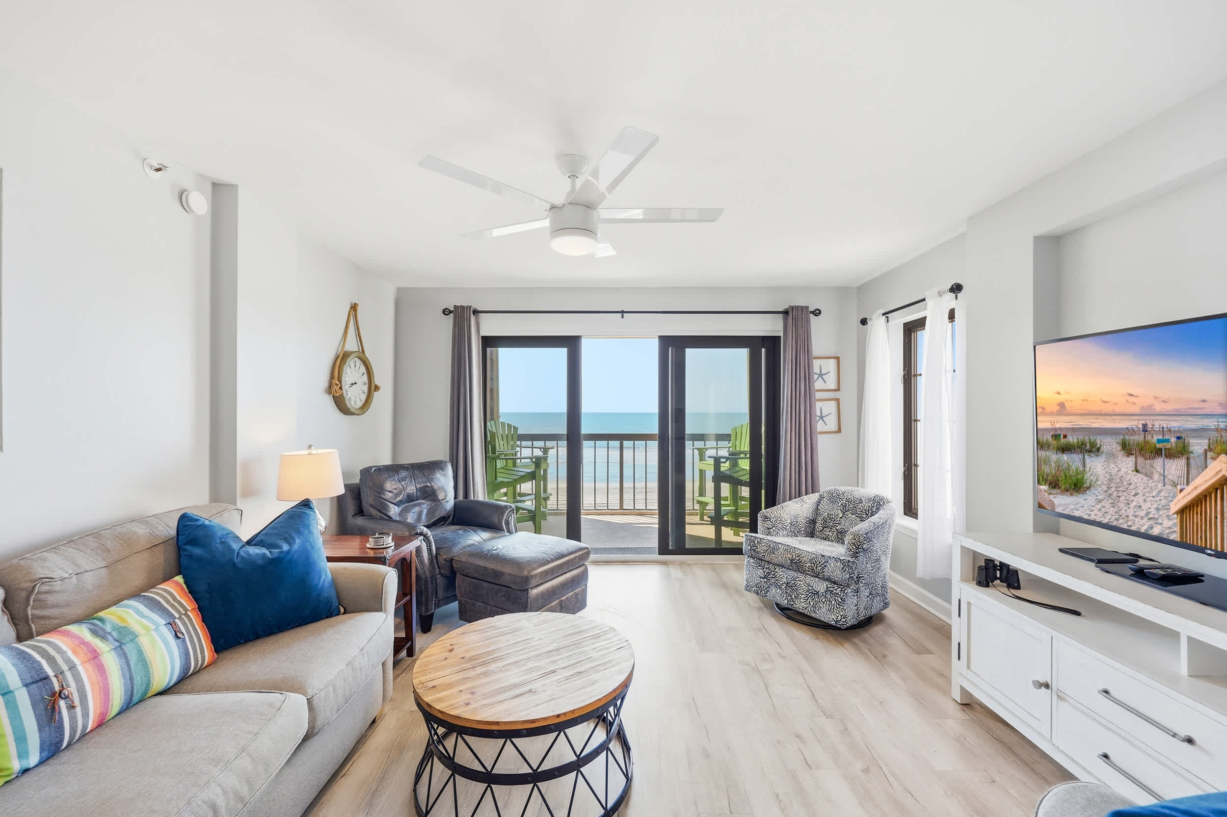 Sandy Bits Oceanfront Premium Condo with Pool 