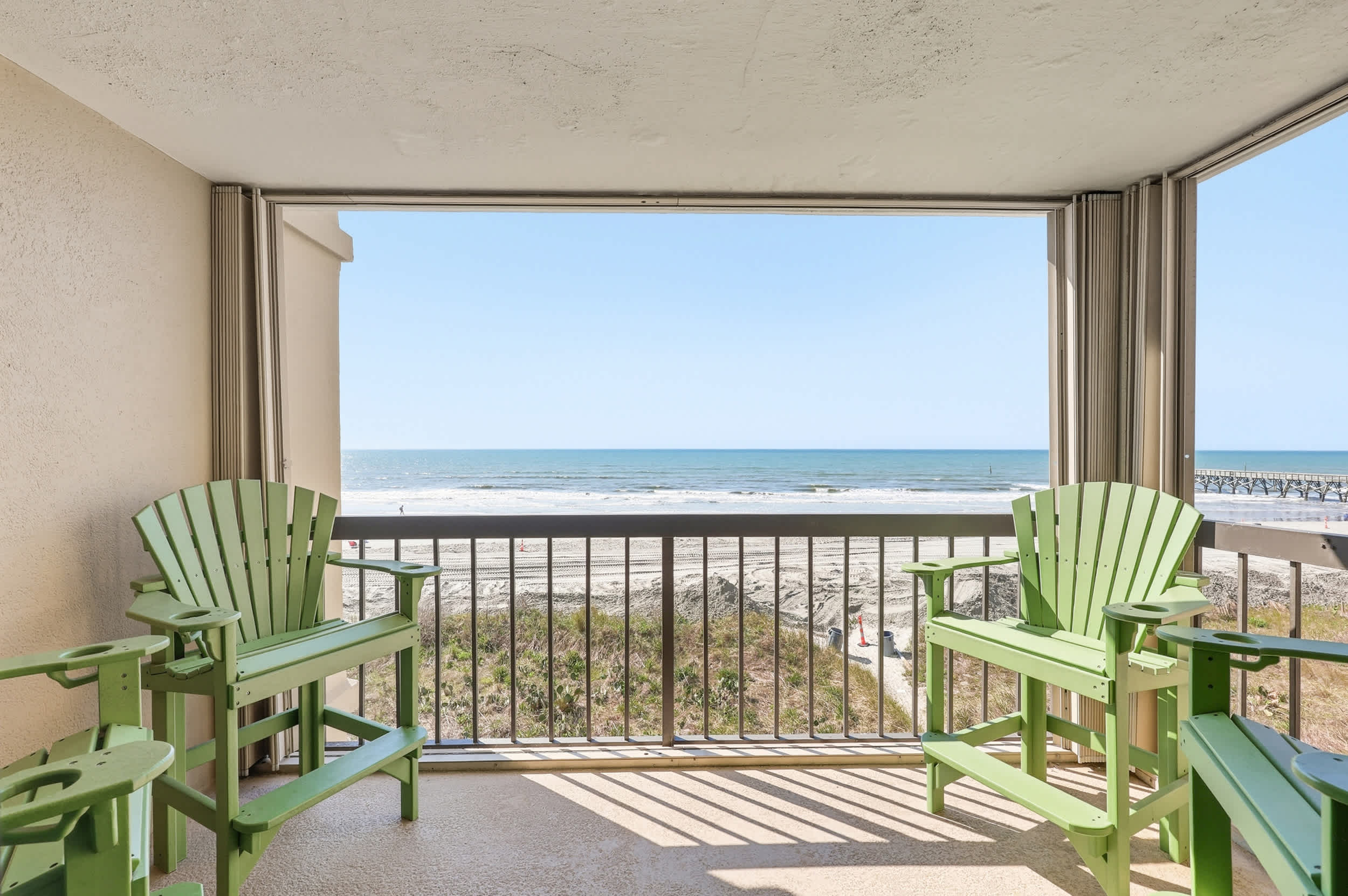 Sandy Bits Oceanfront Premium Condo with Pool 
