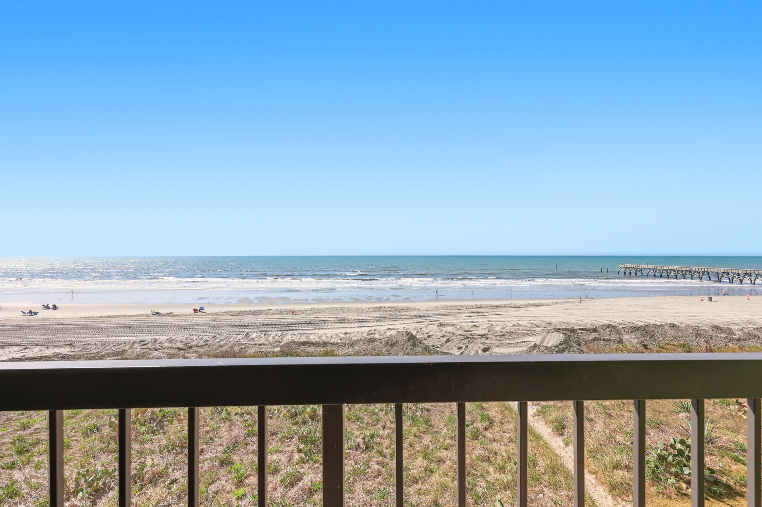 Sandy Bits Oceanfront Premium Condo with Pool 