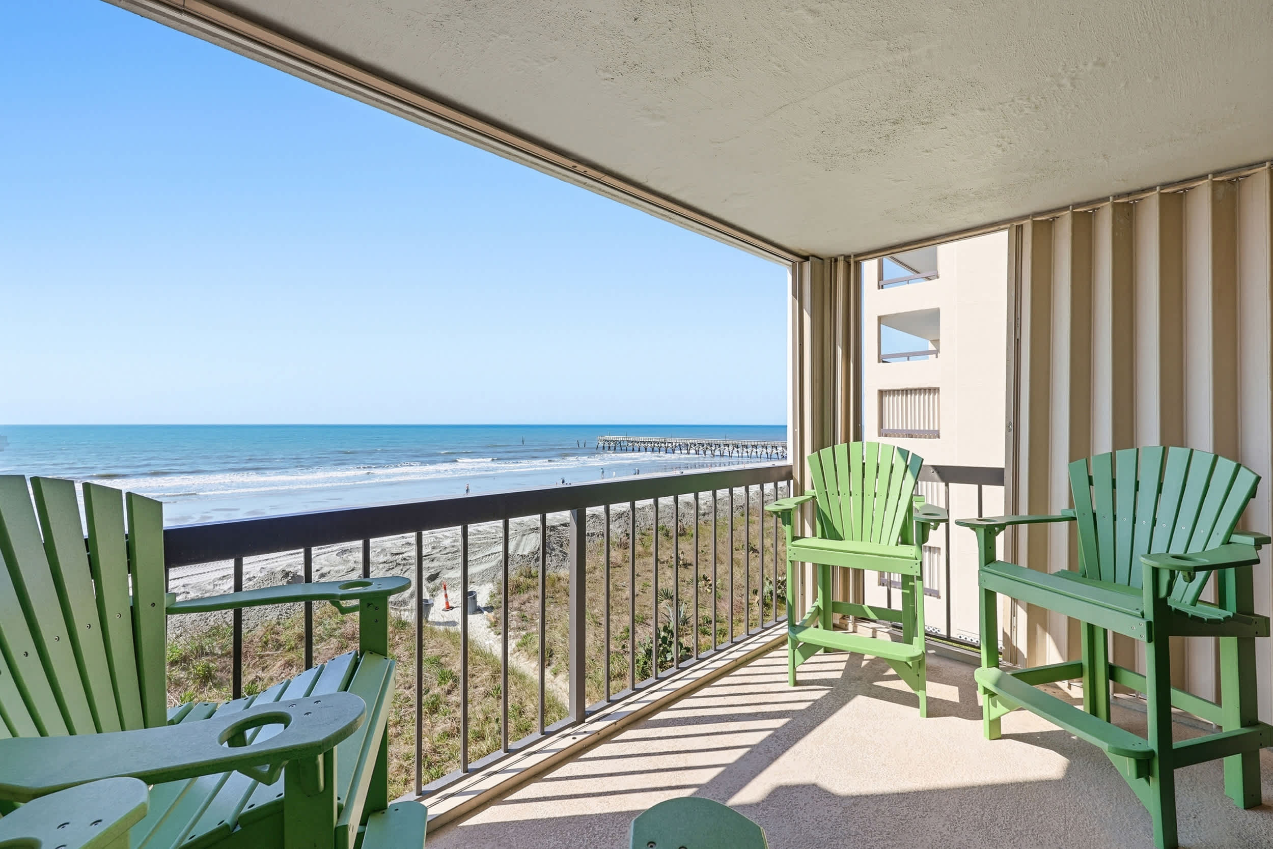 Sandy Bits Oceanfront Premium Condo with Pool 