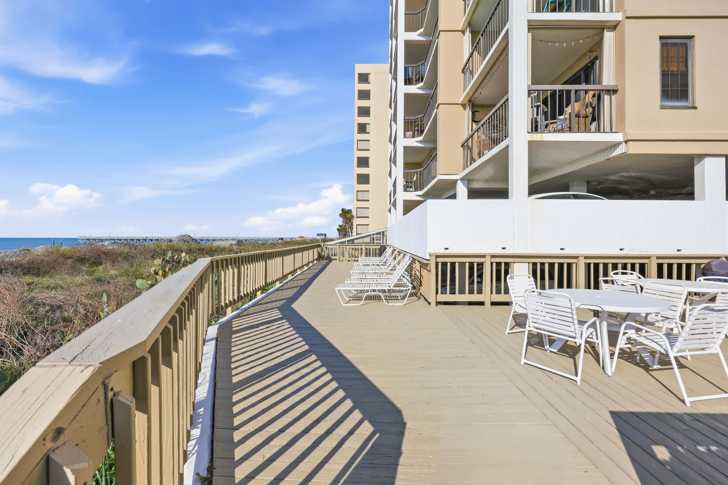 Sandy Bits Oceanfront Premium Condo with Pool 