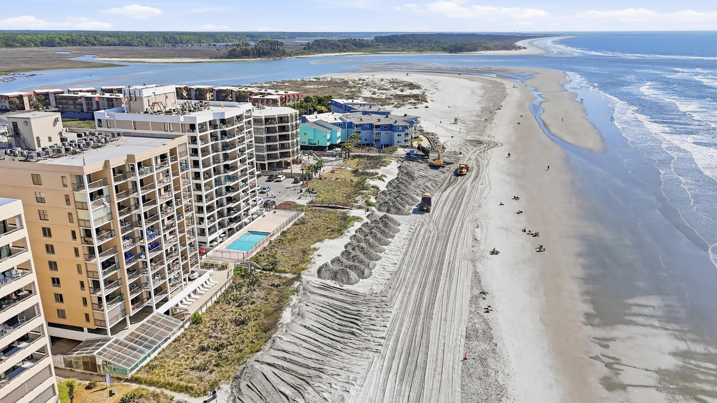 Sandy Bits Oceanfront Premium Condo with Pool 