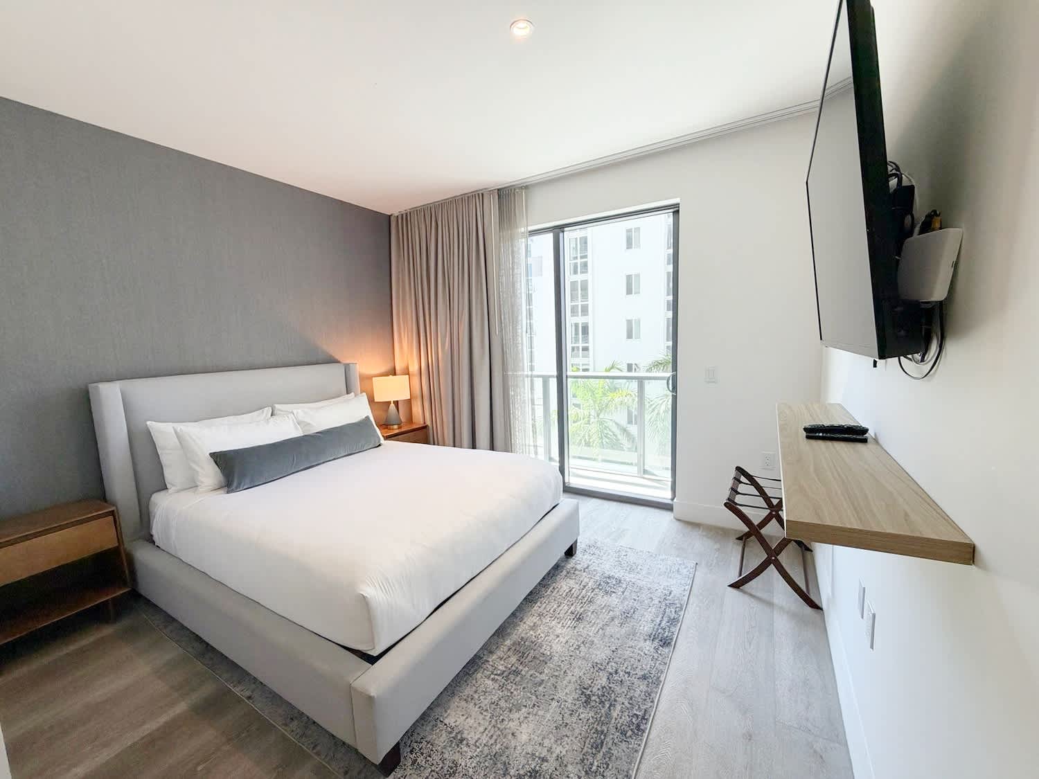 Brickell Studio - City Views - Pool & Gym