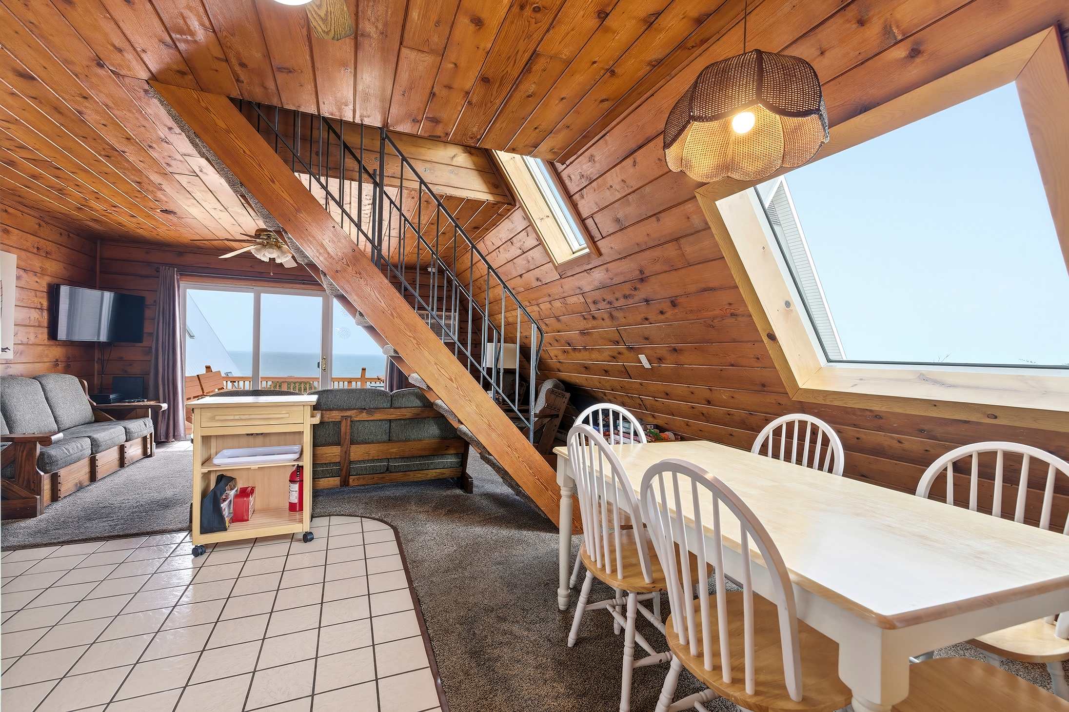 Meals taste different when the sky is part of the dining room.