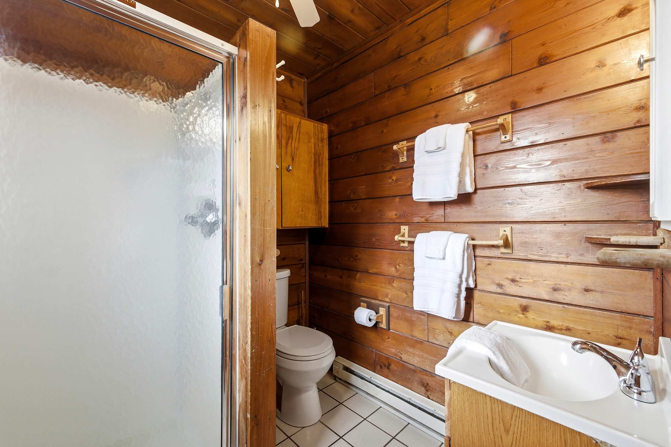 Where sandy feet and sun-soaked skin get a well-earned refresh. Fresh towels waiting.