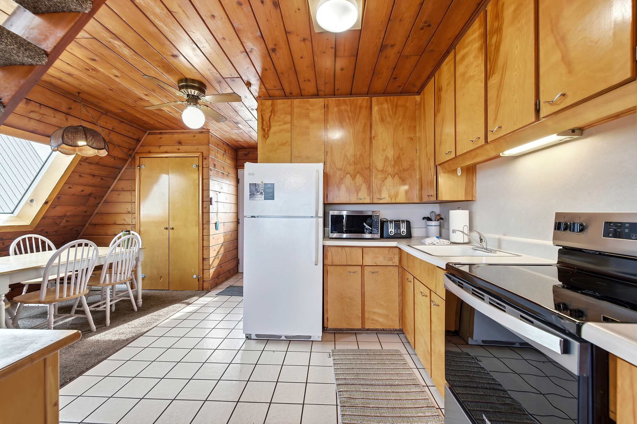 A natural flow from kitchen to table, made for lingering.