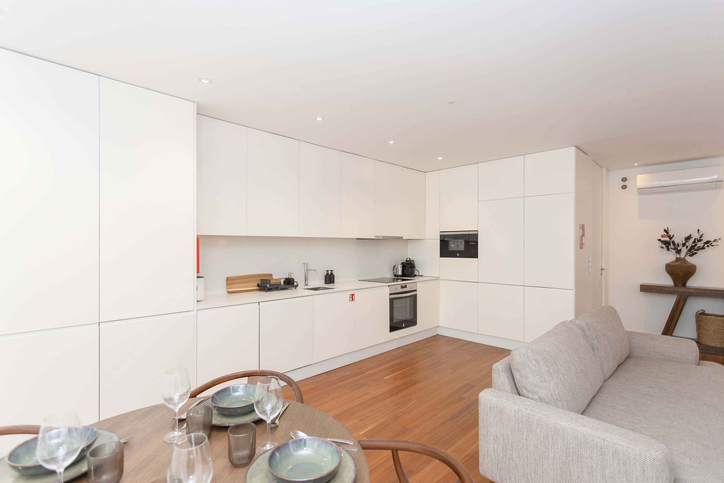 Liiiving in Porto - The Prestige Apartment F — Porto, Porto — vacation rental