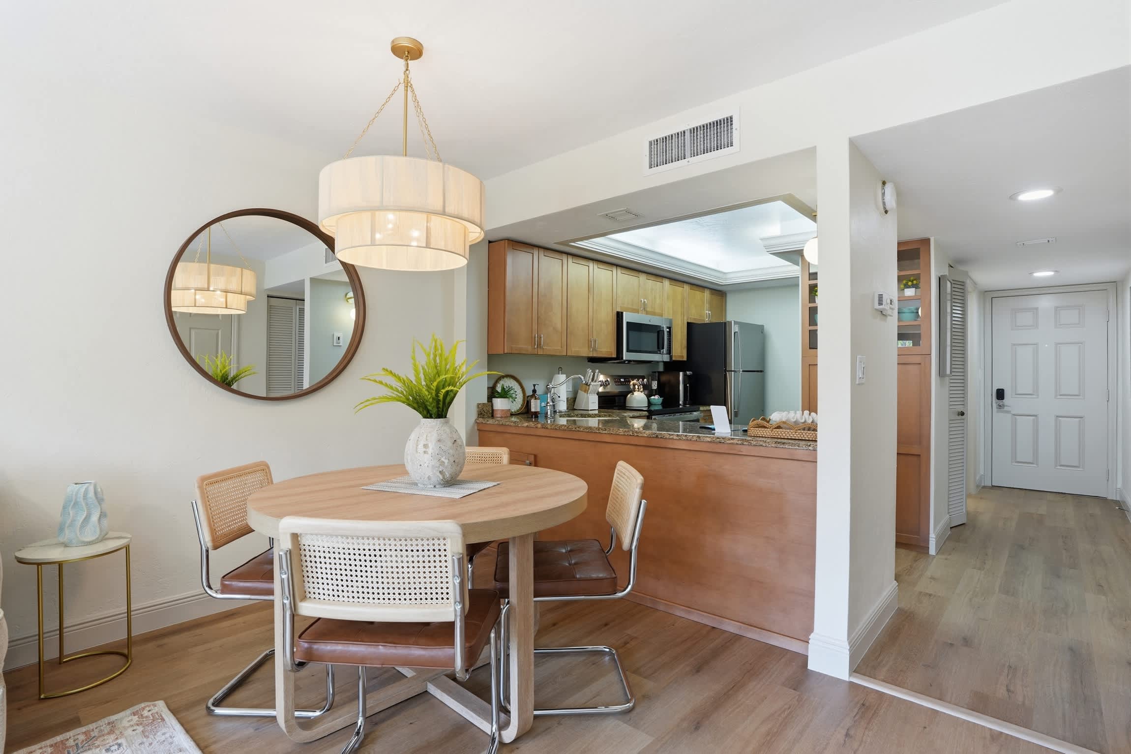 B 115 Totally Updated First Floor Sleeps 6 | Photo 10