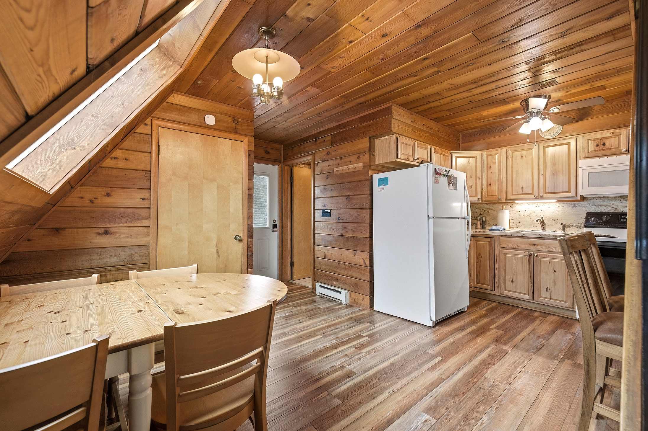 Start slow, dine easy, then chase the lake all day.