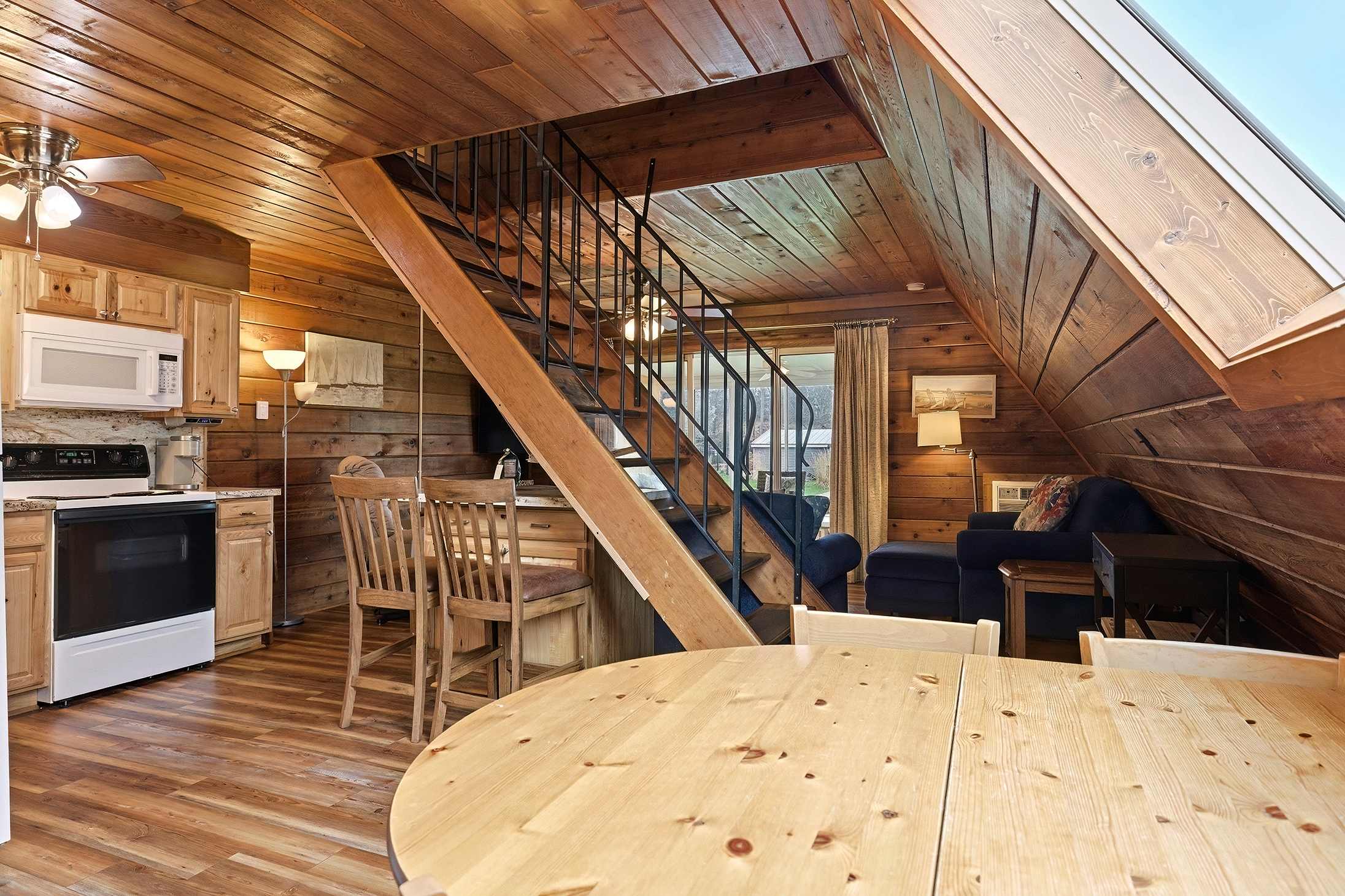 A seamless space for dining, lounging, and everything between!