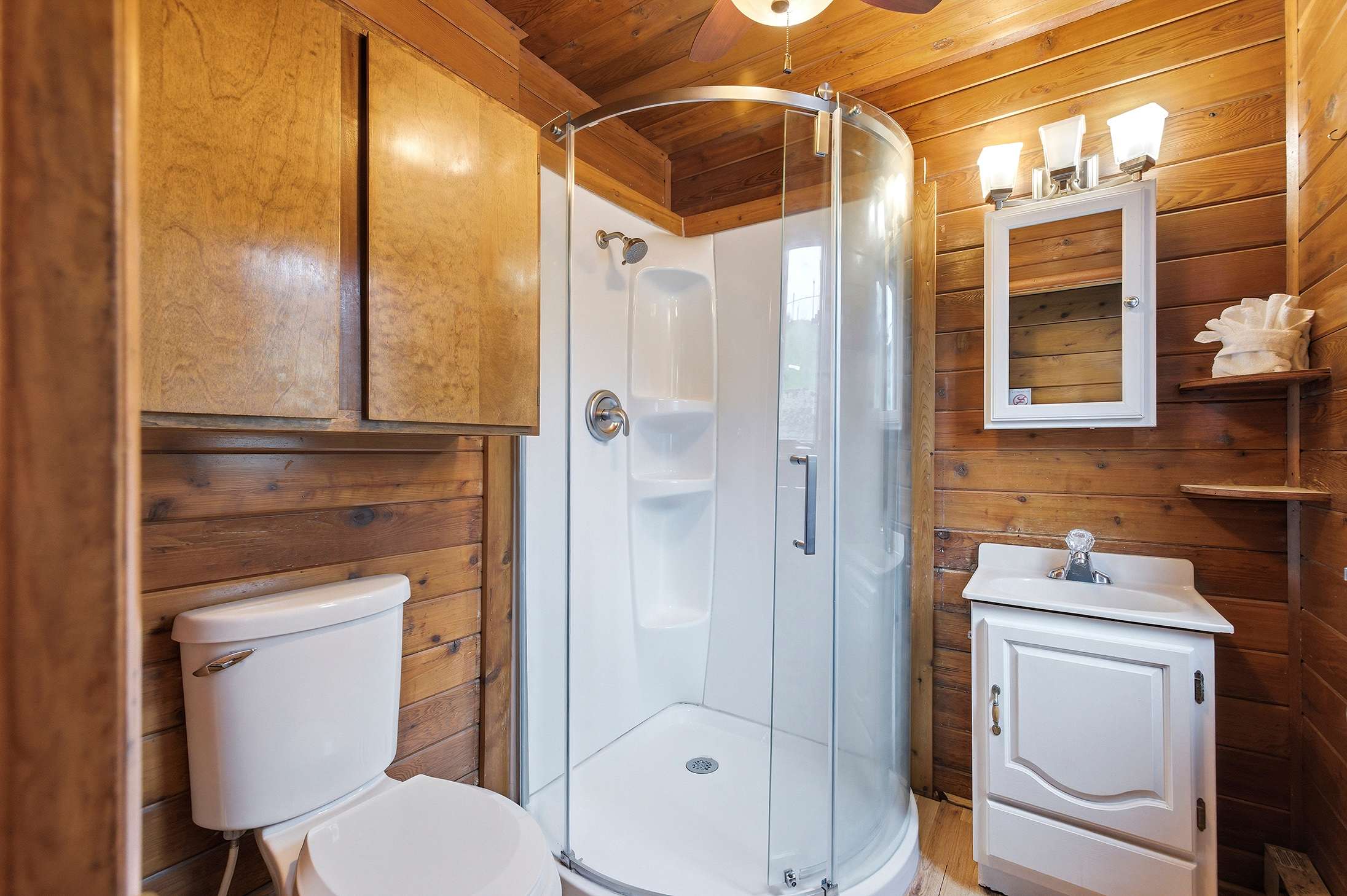 Hot water, fresh towels, and a curved shower nobody expects.