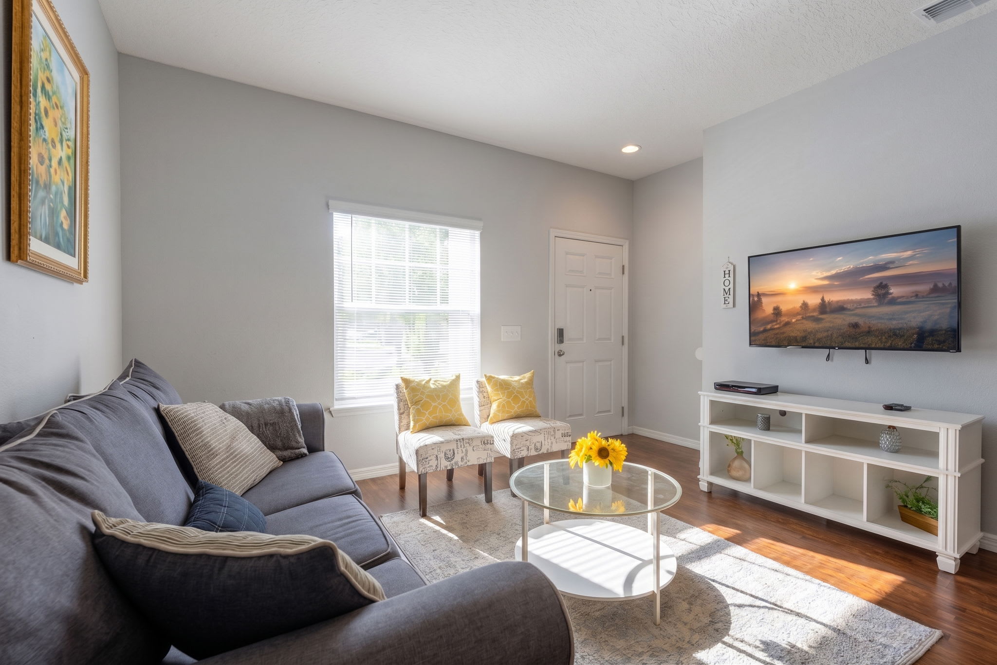 Comfortable 3BR townhome Near Parks, Great Value