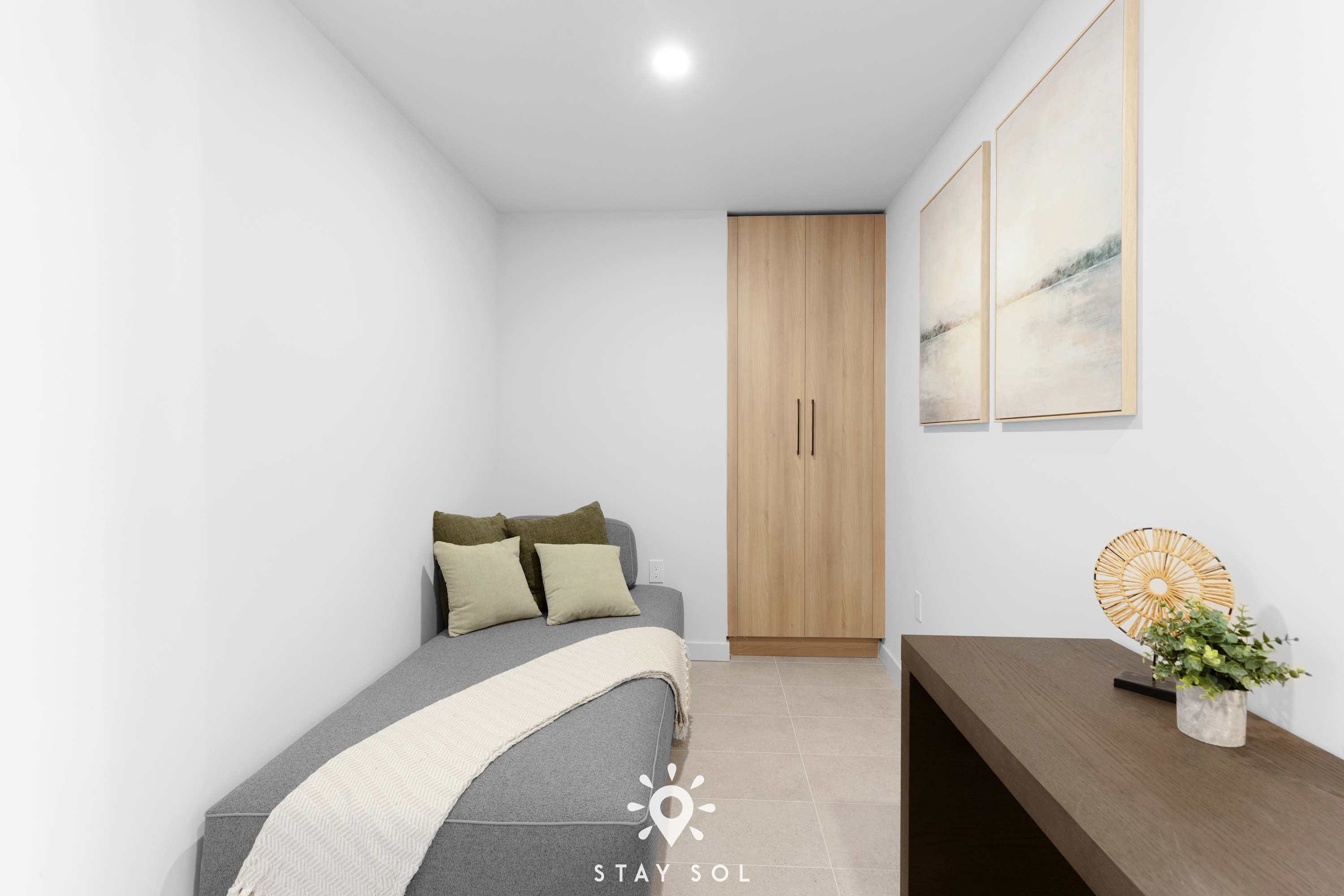 Modern 1BR and Den in Downtown Miami
