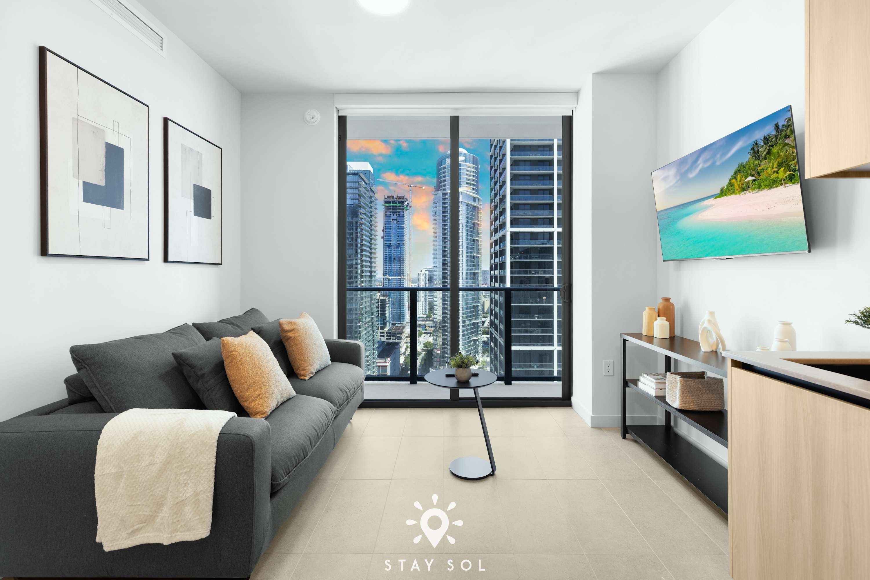 Modern 1BR and Den in Downtown Miami