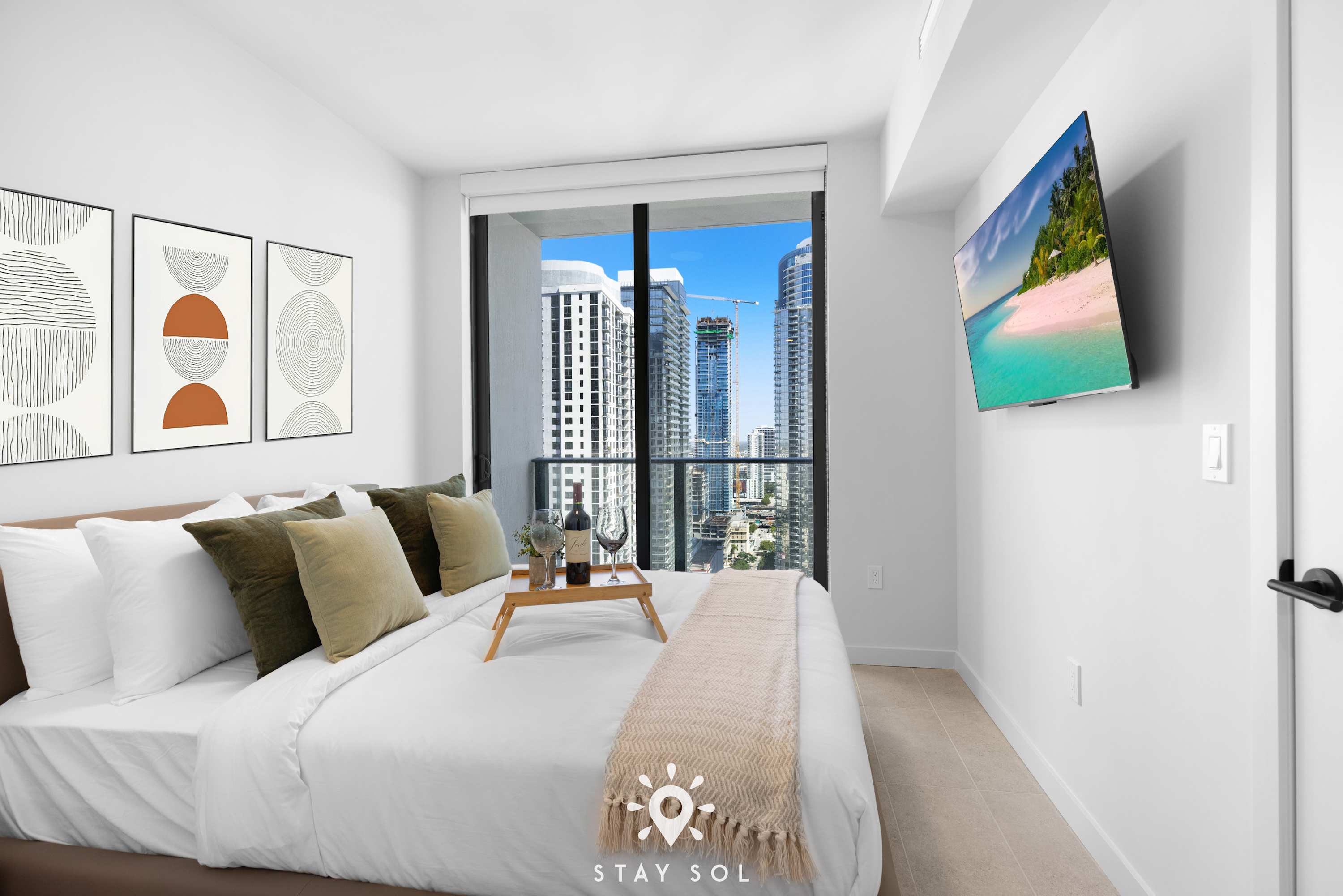 Elevated Stay in Modern 1BR and Den in Downtown Miami