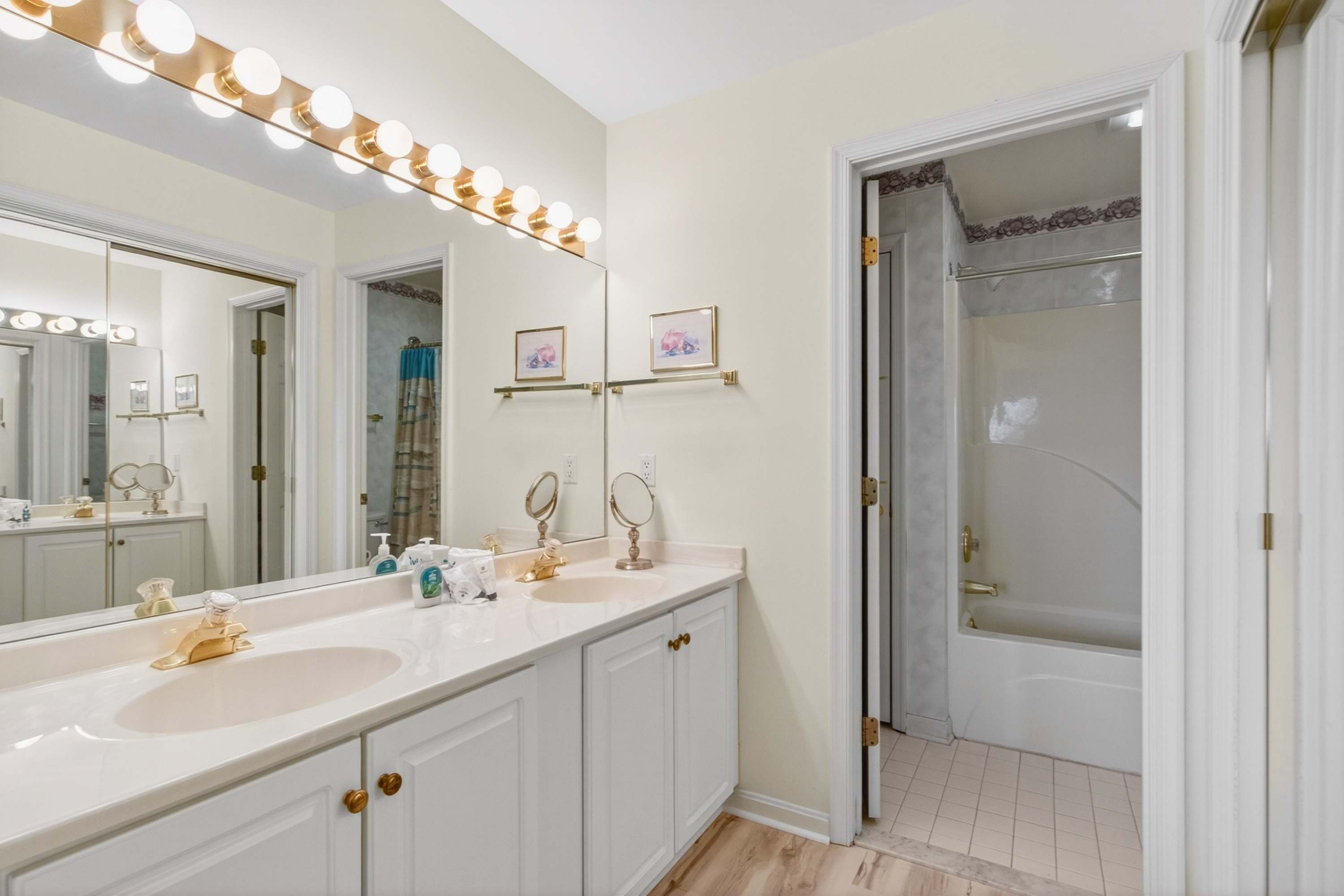 Bay Watch 1 203A, Outdoor Pool, Beautiful Condo