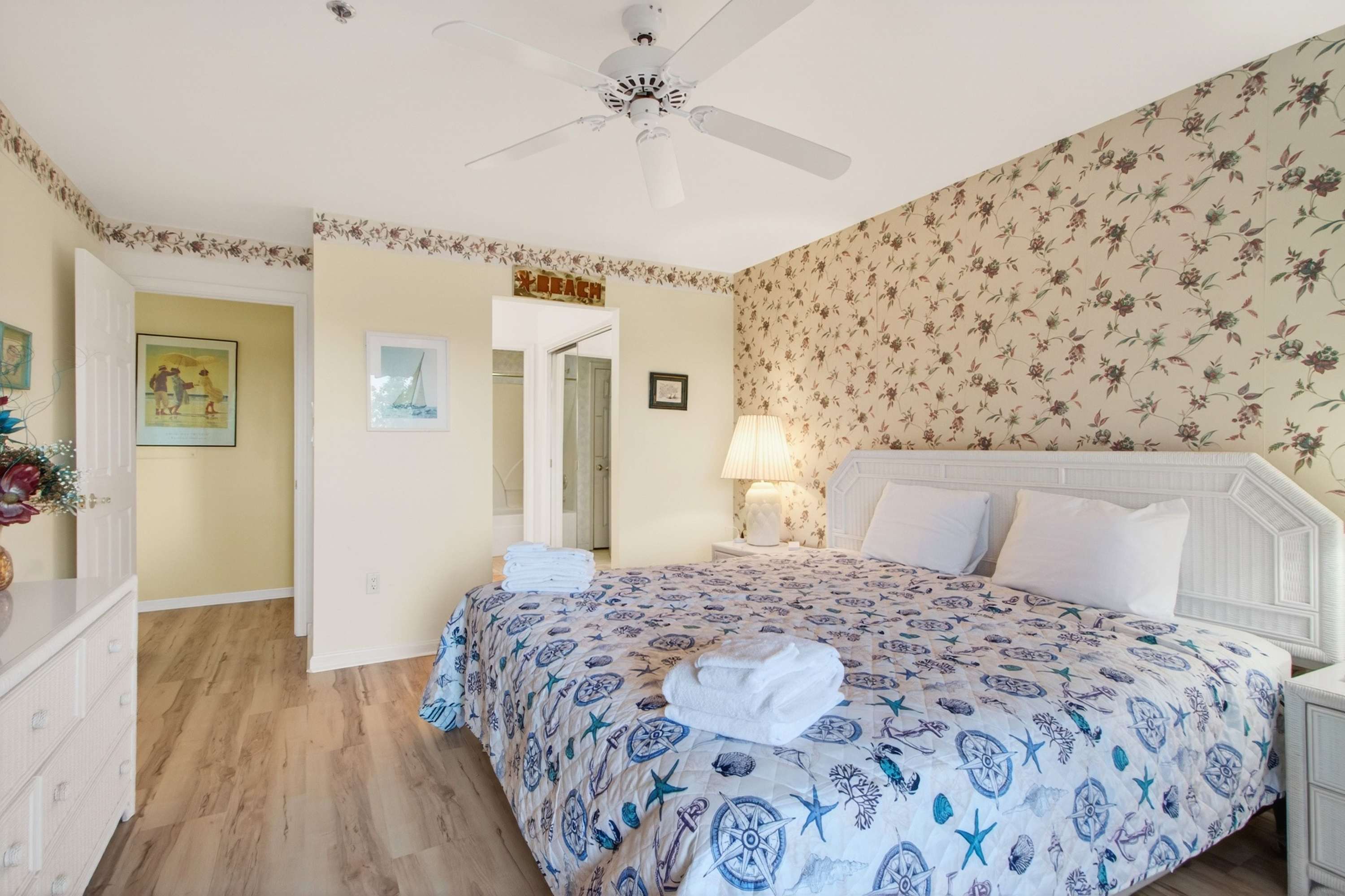 Bay Watch 1 203A, Outdoor Pool, Beautiful Condo