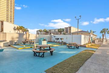 The Summit 731 photo 45 of 54