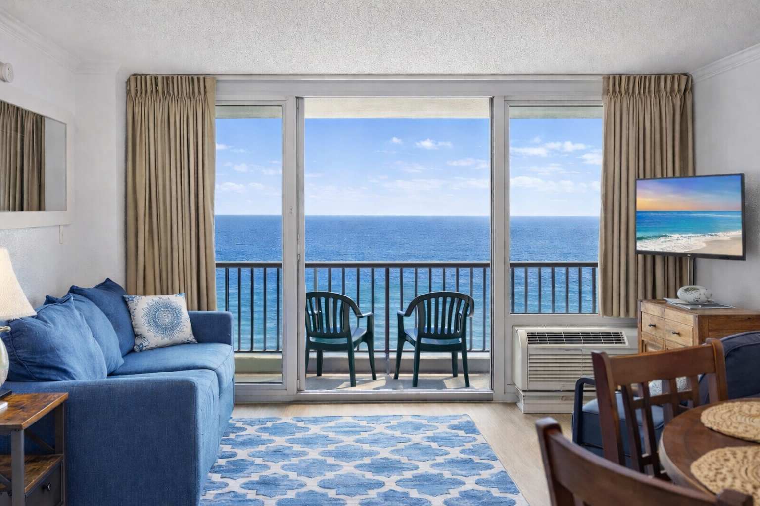 Oceanfront Balcony w Pools Hot Tub and Lazy River