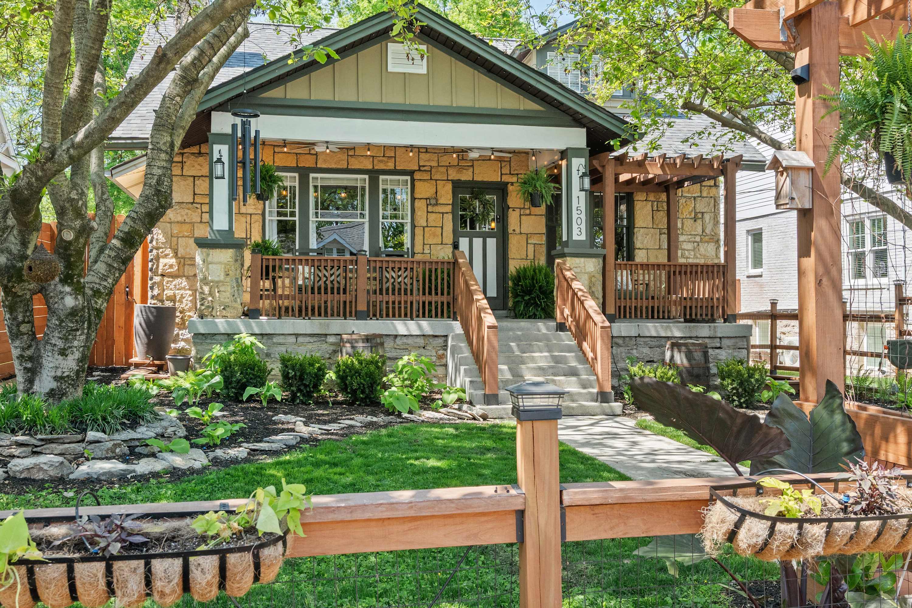 Stone Bungalow · Piano & Porch · Walk to Music Row - Picture 19