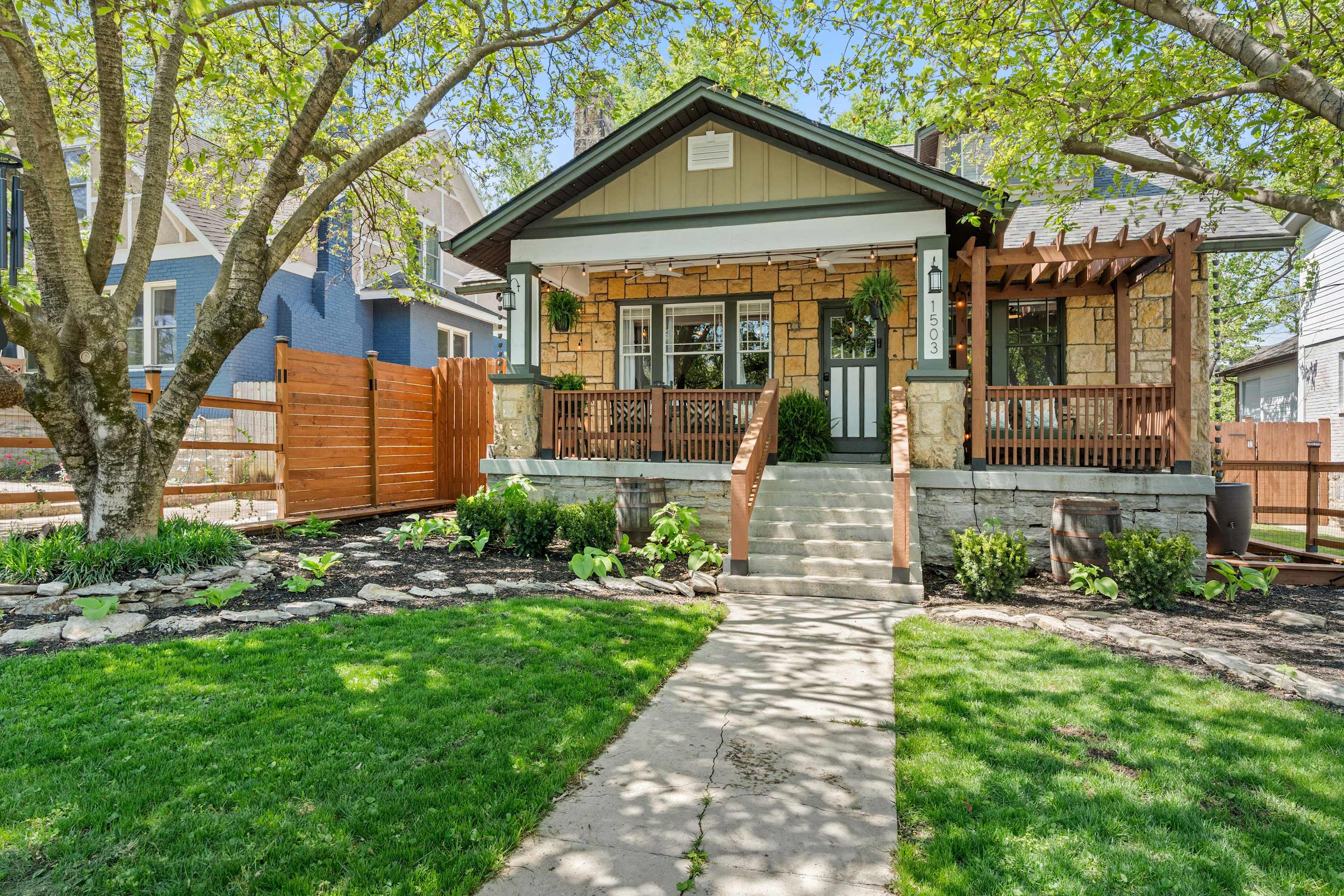 Stone Bungalow · Piano & Porch · Walk to Music Row - Picture 20
