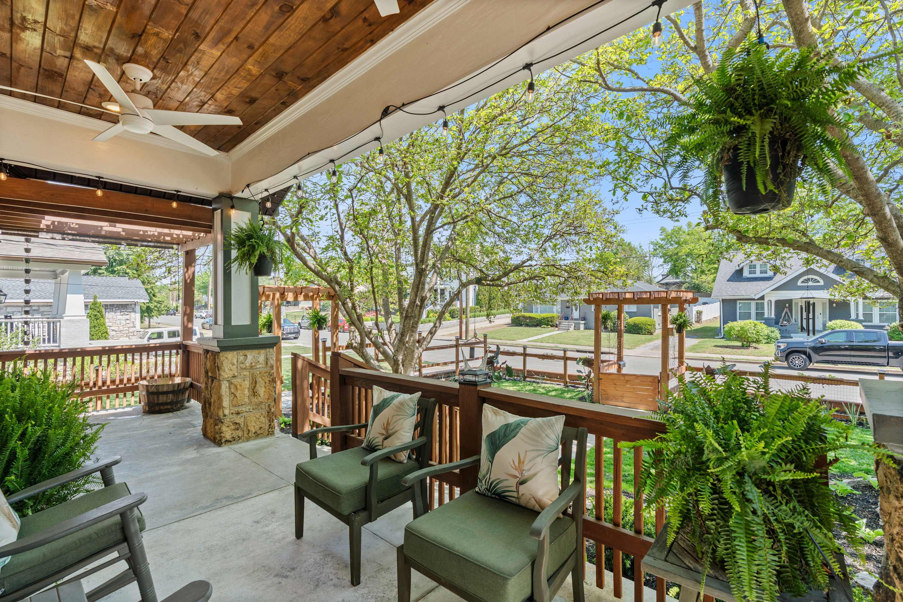 Stone Bungalow · Piano & Porch · Walk to Music Row - Picture 4