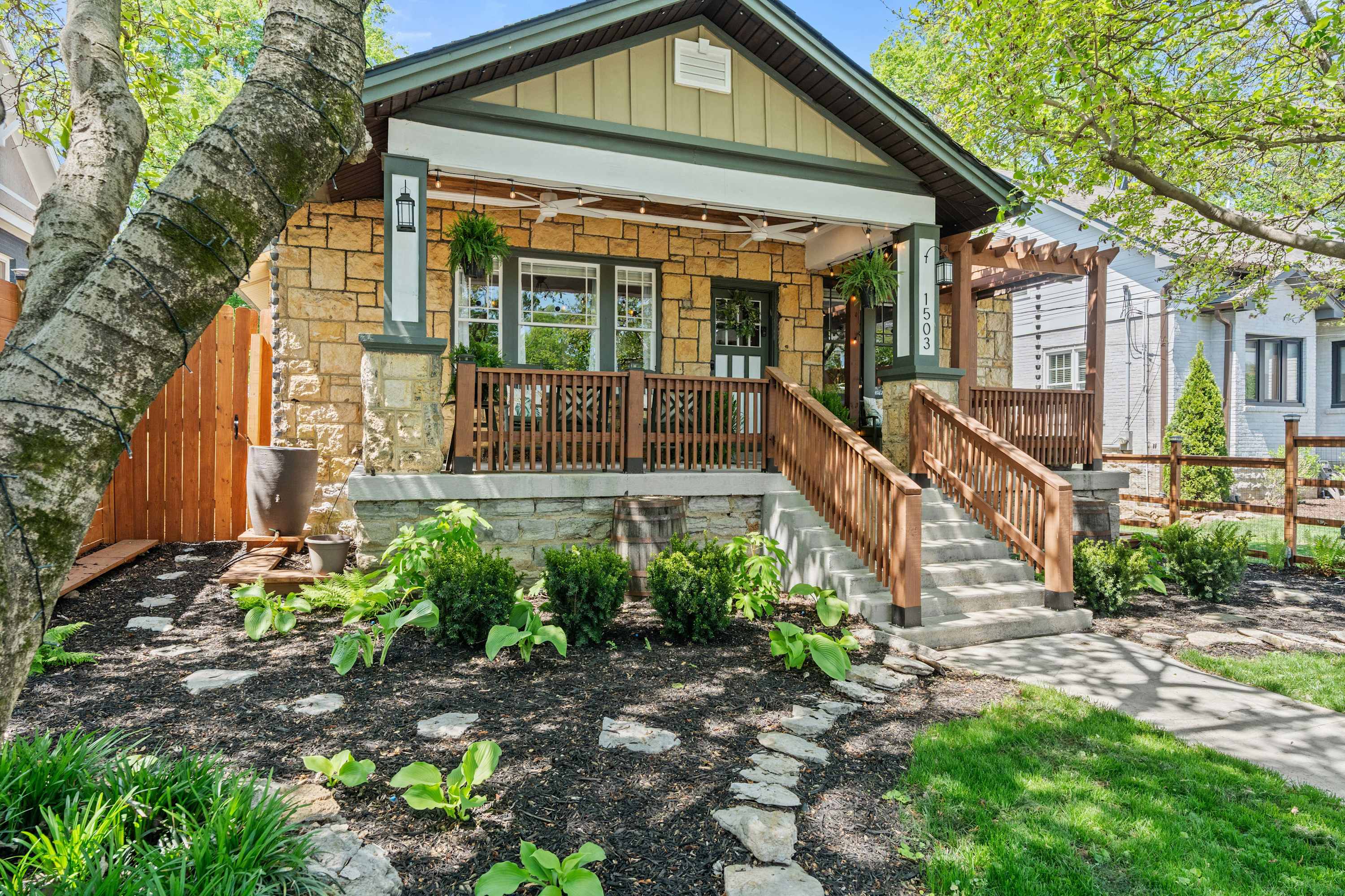 Stone Bungalow · Piano & Porch · Walk to Music Row - Picture 22