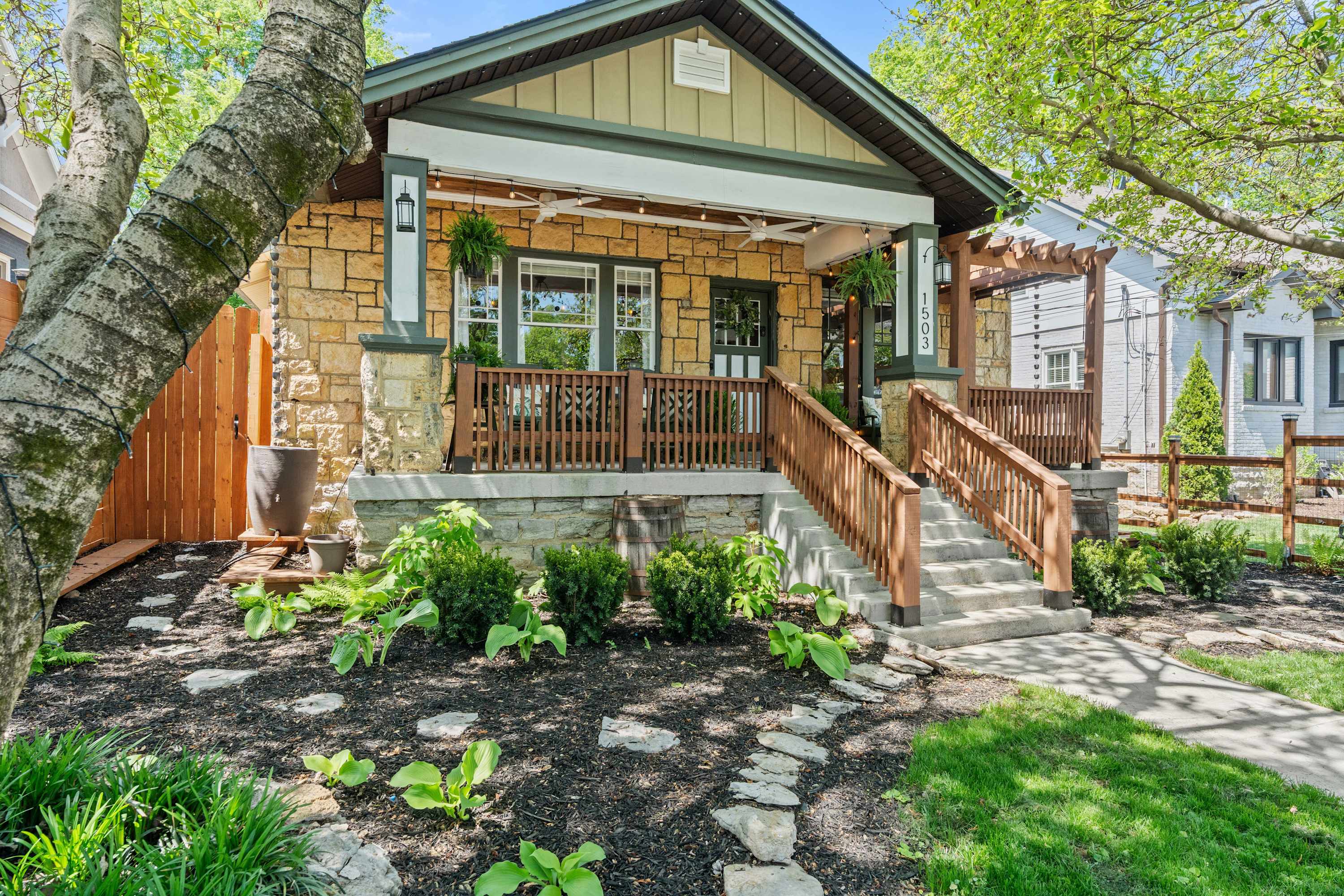 Stone Bungalow · Piano & Porch · Walk to Music Row - Picture 21