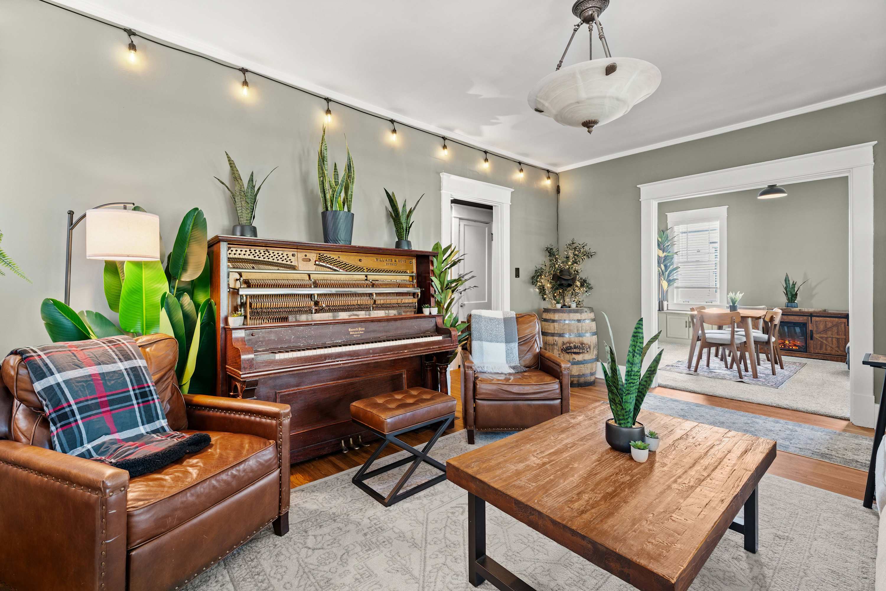 Stone Bungalow · Piano & Porch · Walk to Music Row - Picture 2