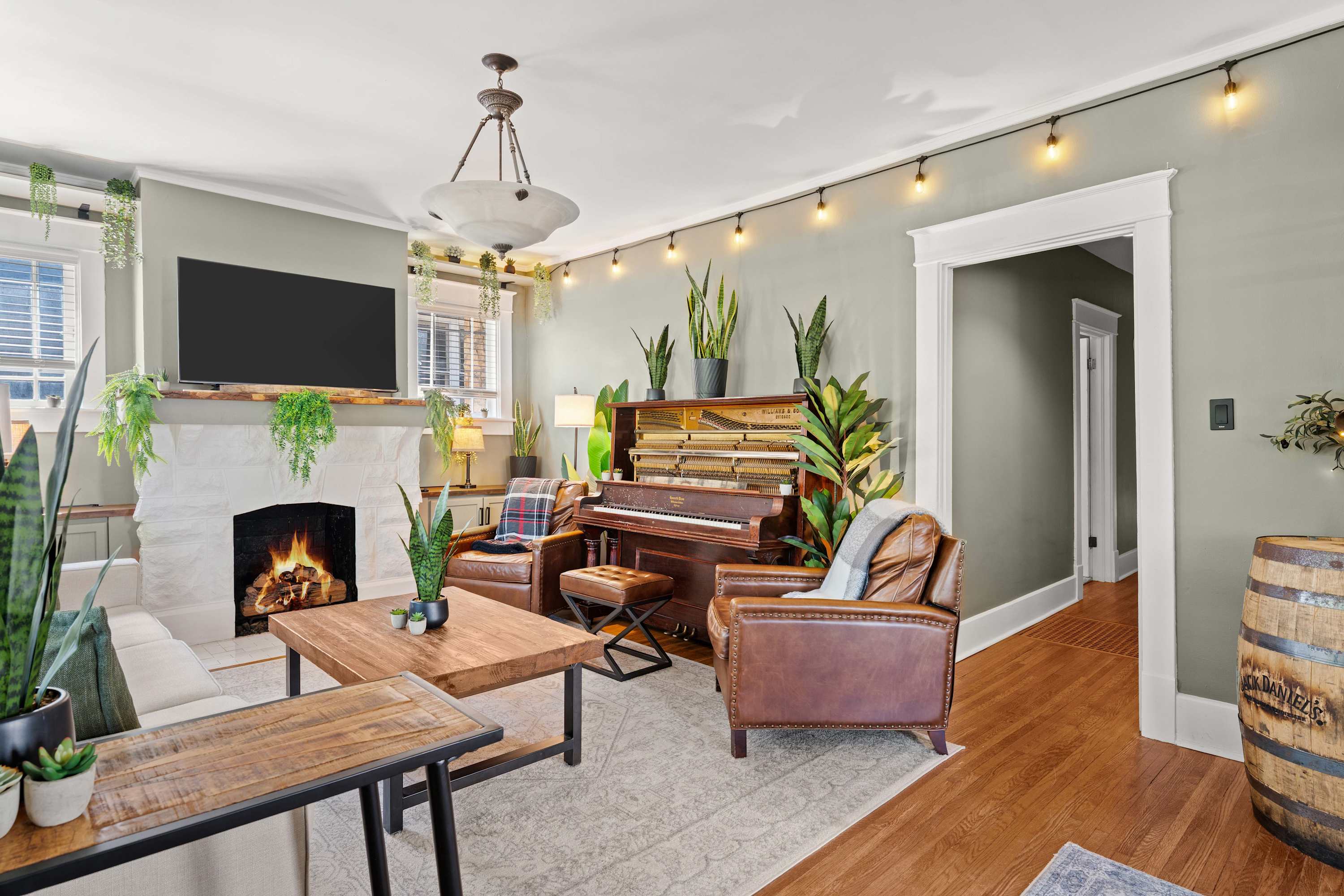 Stone Bungalow · Piano & Porch · Walk to Music Row - Picture 8