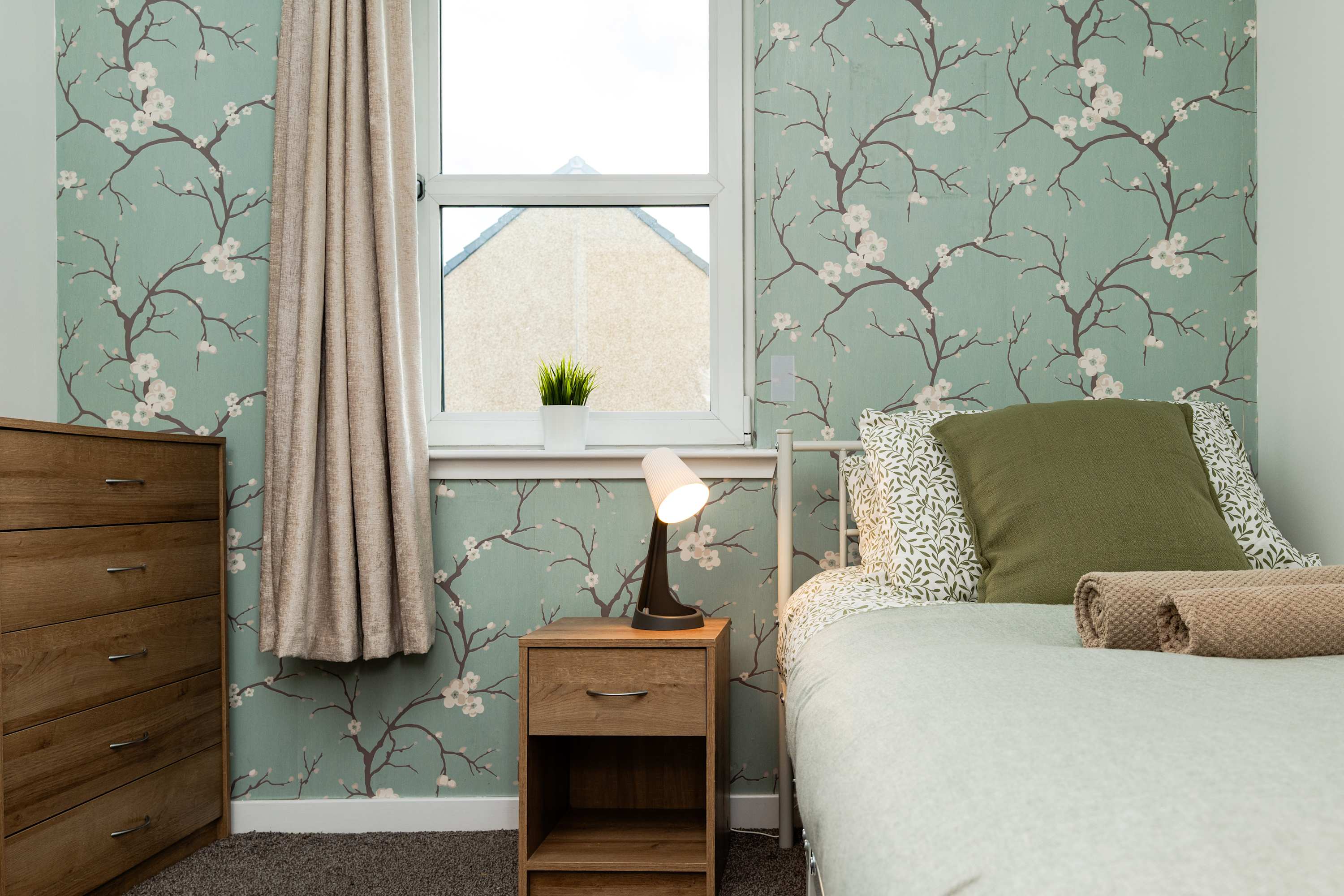 Aberdeen Spacious House- 3 BR-Free Parking & Wi-Fi in Calender Place 19 AB24 2SN - Property image 4 - VivreStays