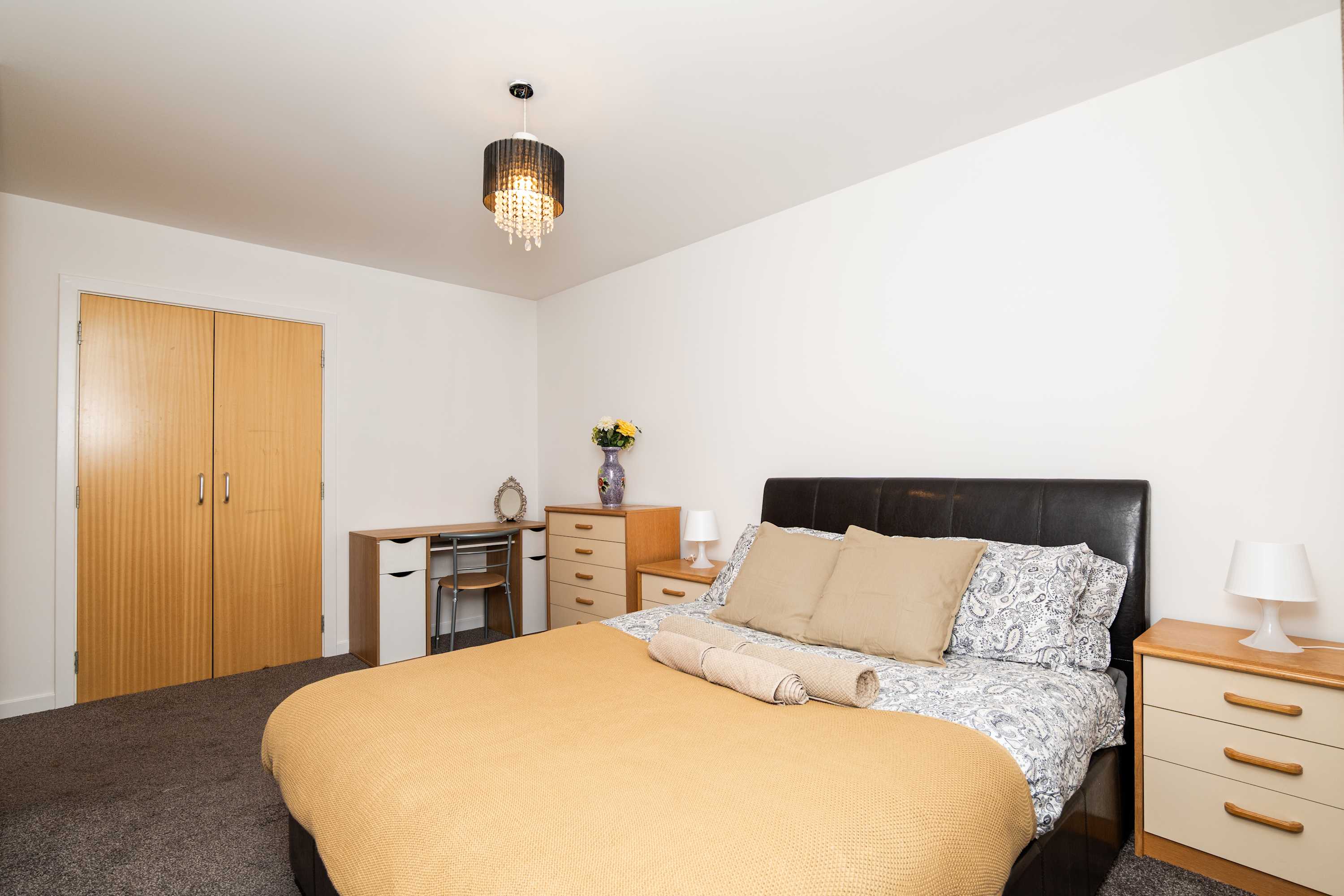 Aberdeen Spacious House- 3 BR-Free Parking & Wi-Fi in Calender Place 19 AB24 2SN - Property image 2 - VivreStays