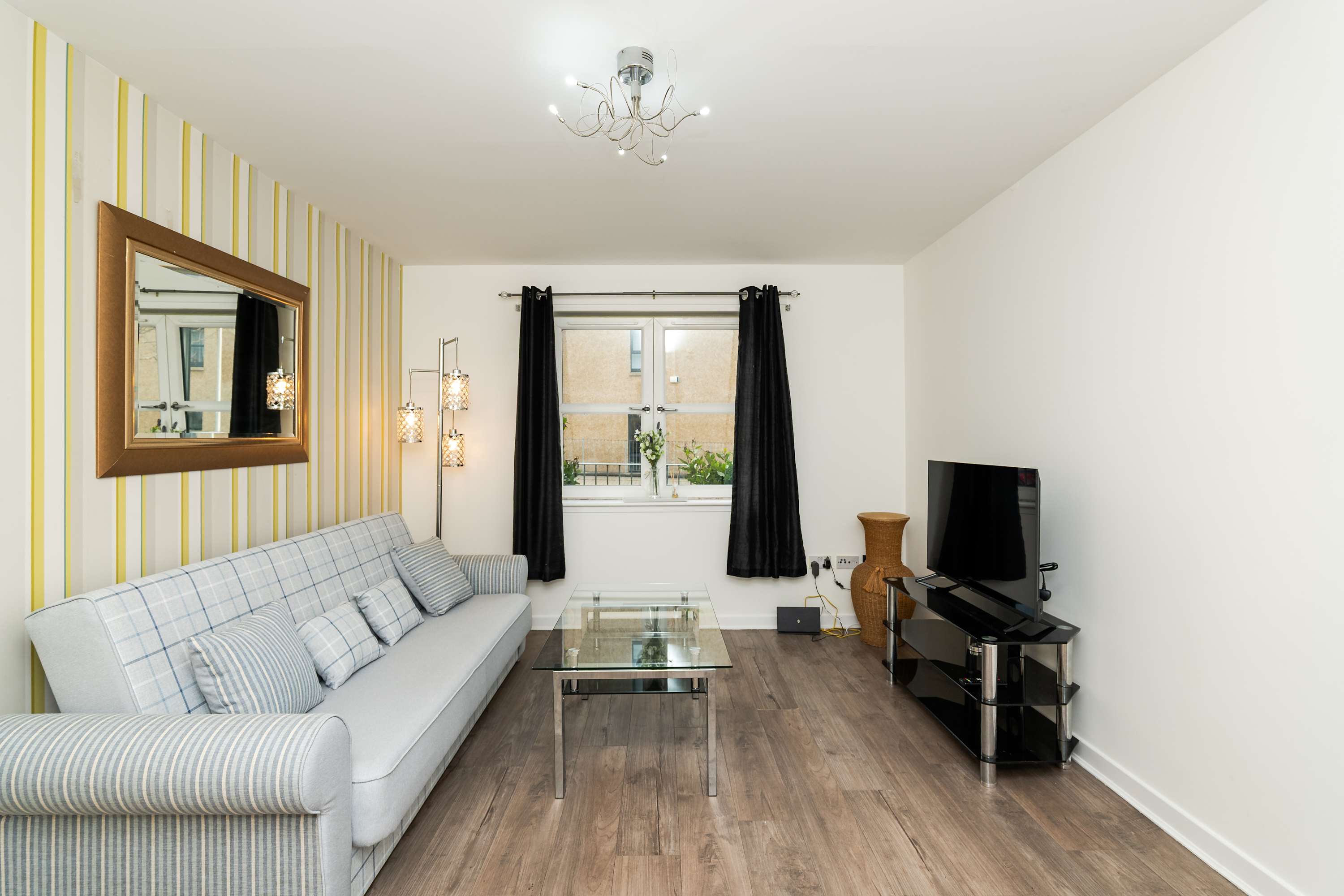 Aberdeen Spacious House- 3 BR-Free Parking & Wi-Fi in Calender Place 19 AB24 2SN - Property image 5 - VivreStays