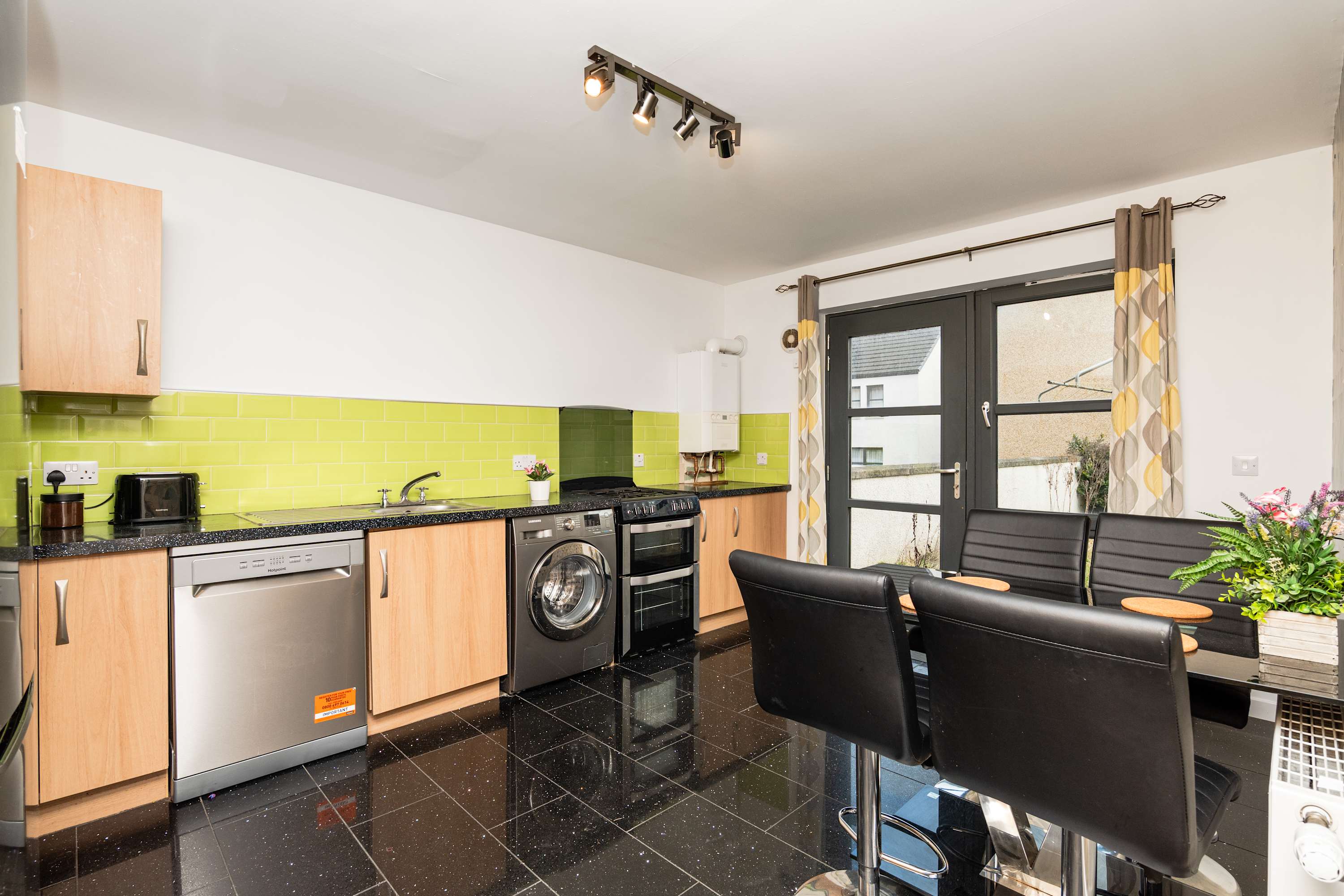 Aberdeen Spacious House- 3 BR-Free Parking & Wi-Fi in Calender Place 19 AB24 2SN - Property image 3 - VivreStays