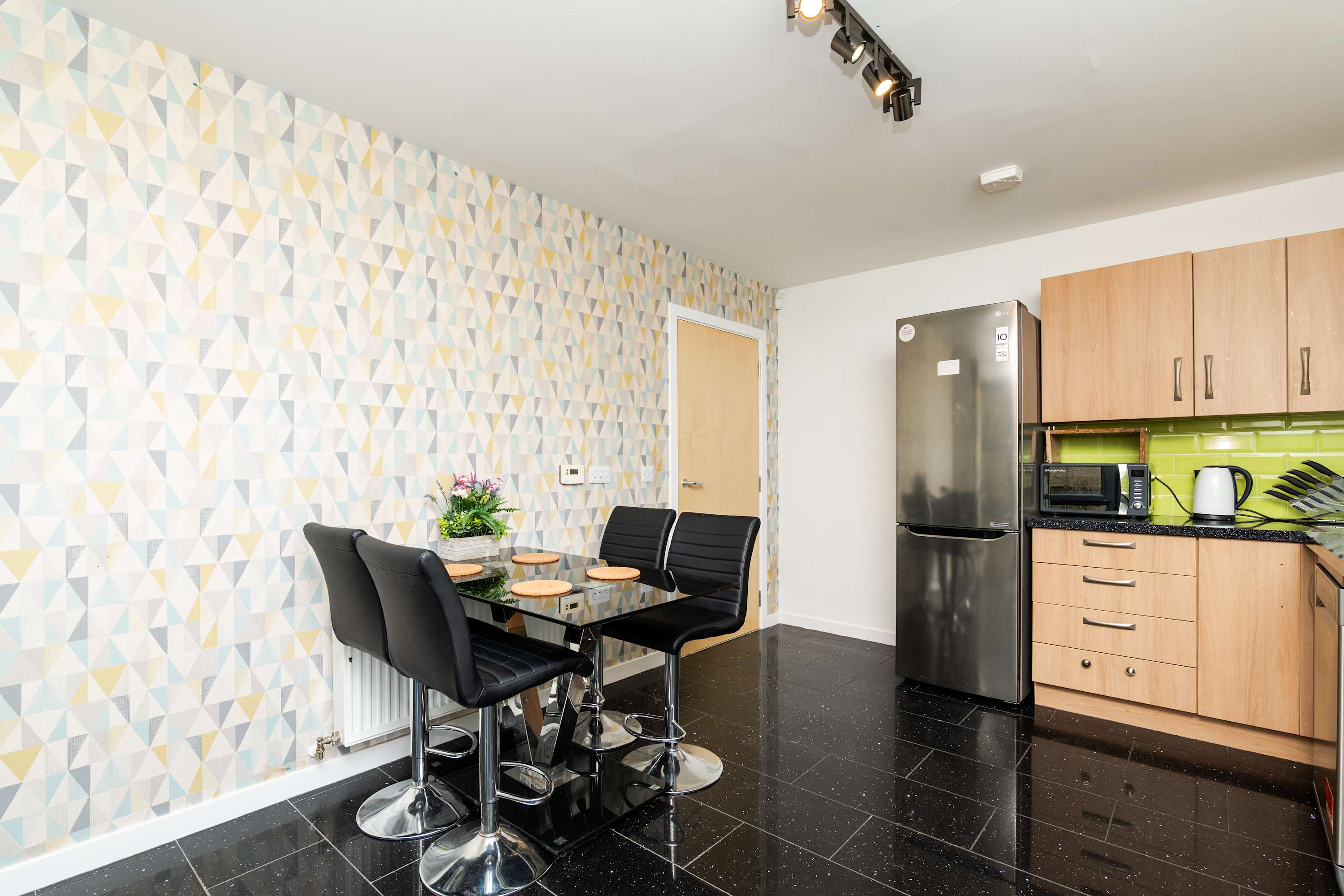 Aberdeen Spacious House- 3 BR-Free Parking & Wi-Fi in Calender Place 19 AB24 2SN - Property image 25 - VivreStays