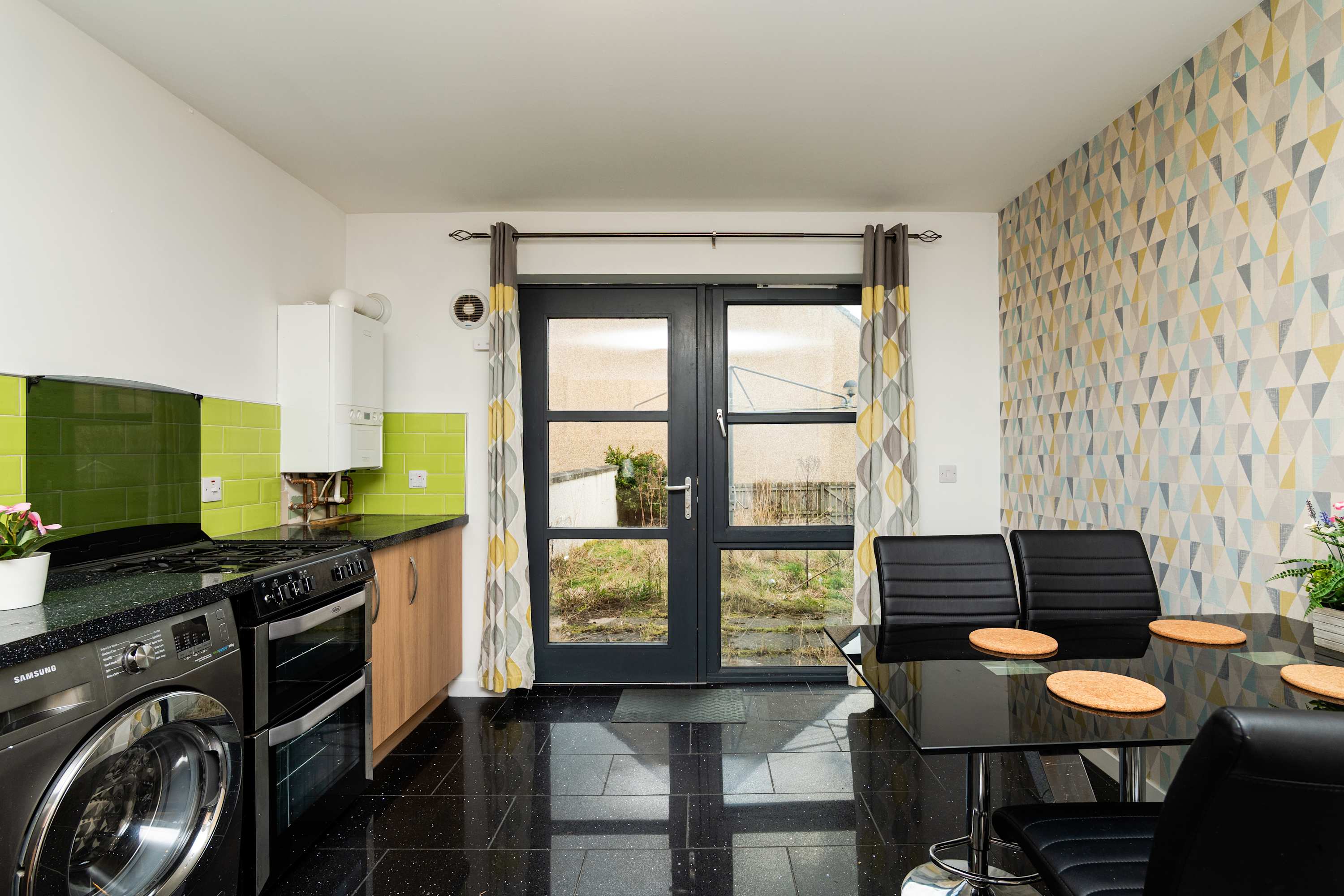 Aberdeen Spacious House- 3 BR-Free Parking & Wi-Fi in Calender Place 19 AB24 2SN - Property image 6 - VivreStays
