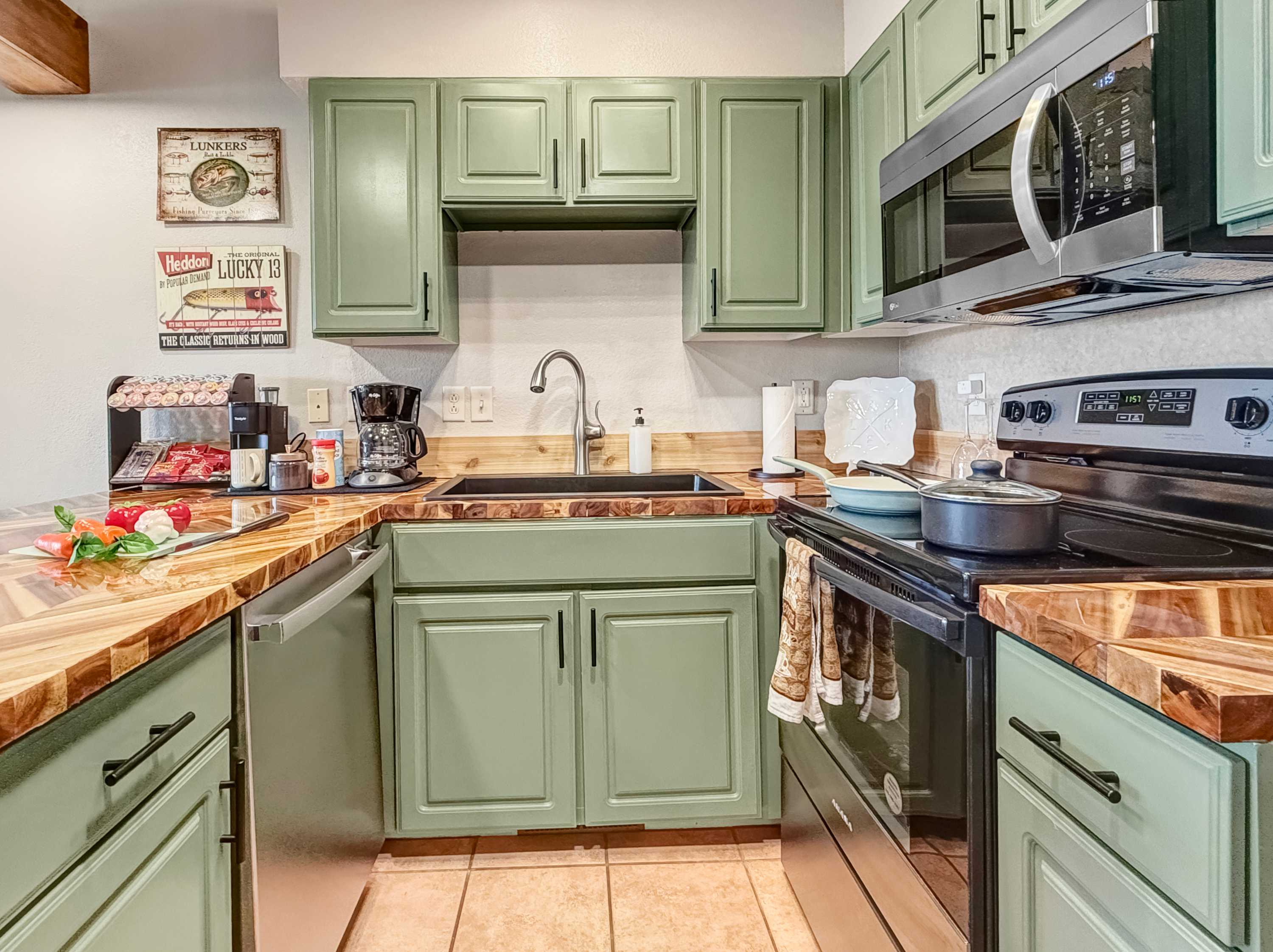 Remodeled, pool, pickleball, Amazing Lake view