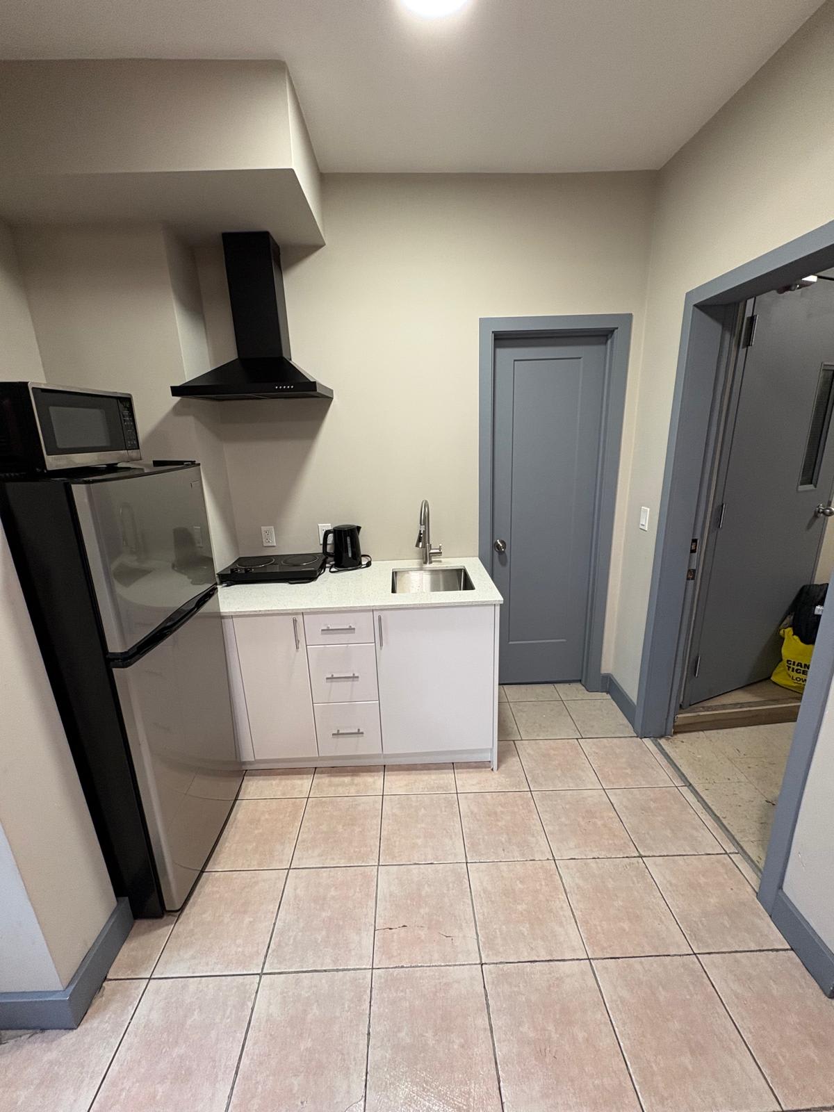 #42.3 St. Catharine's 1-bedroom Hotel-Apartment