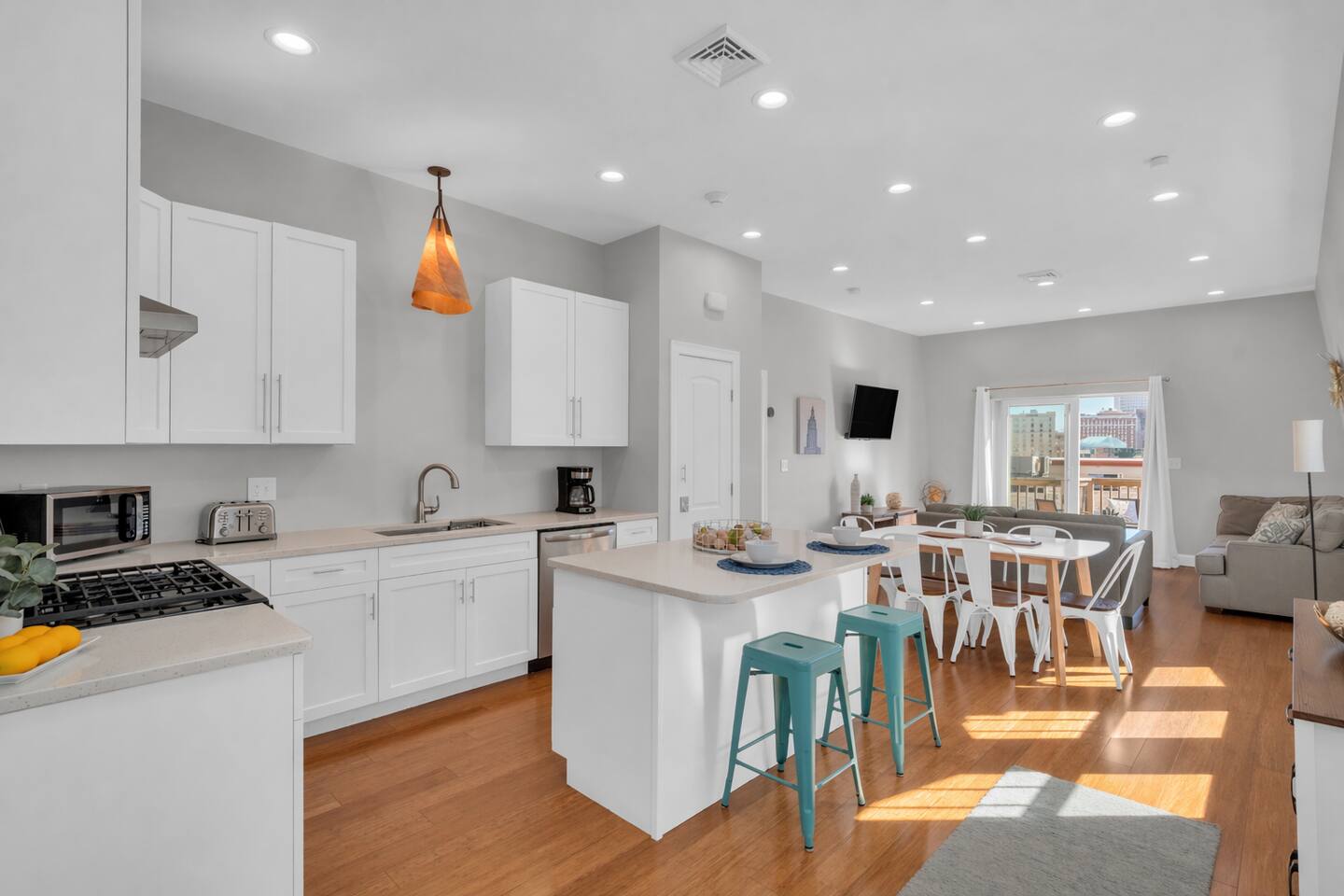 Spacious Patio And Sophisticated Living - Elegant Penthouse Retreat - Providence, RI